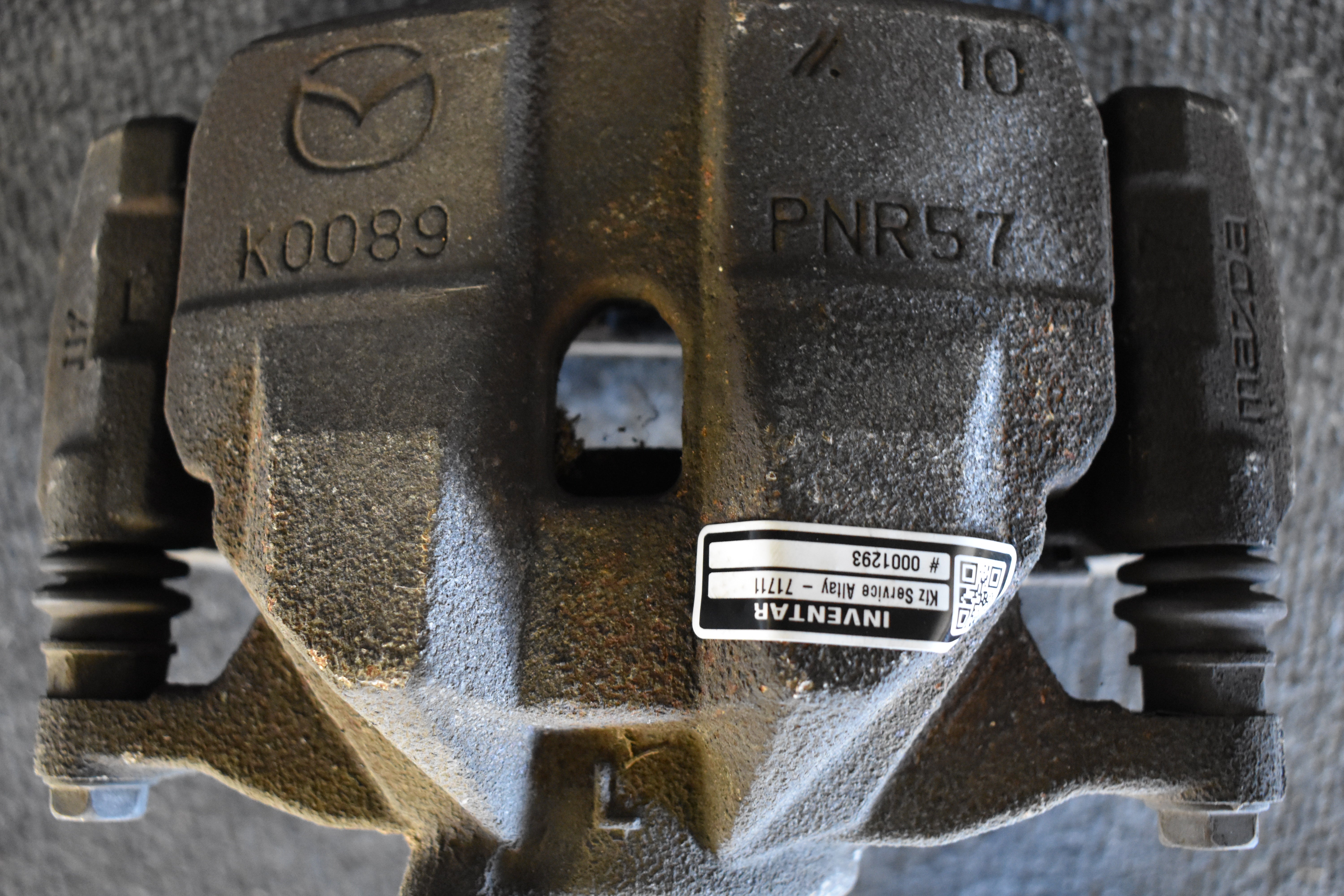 Mazda Bremssattel links vorne