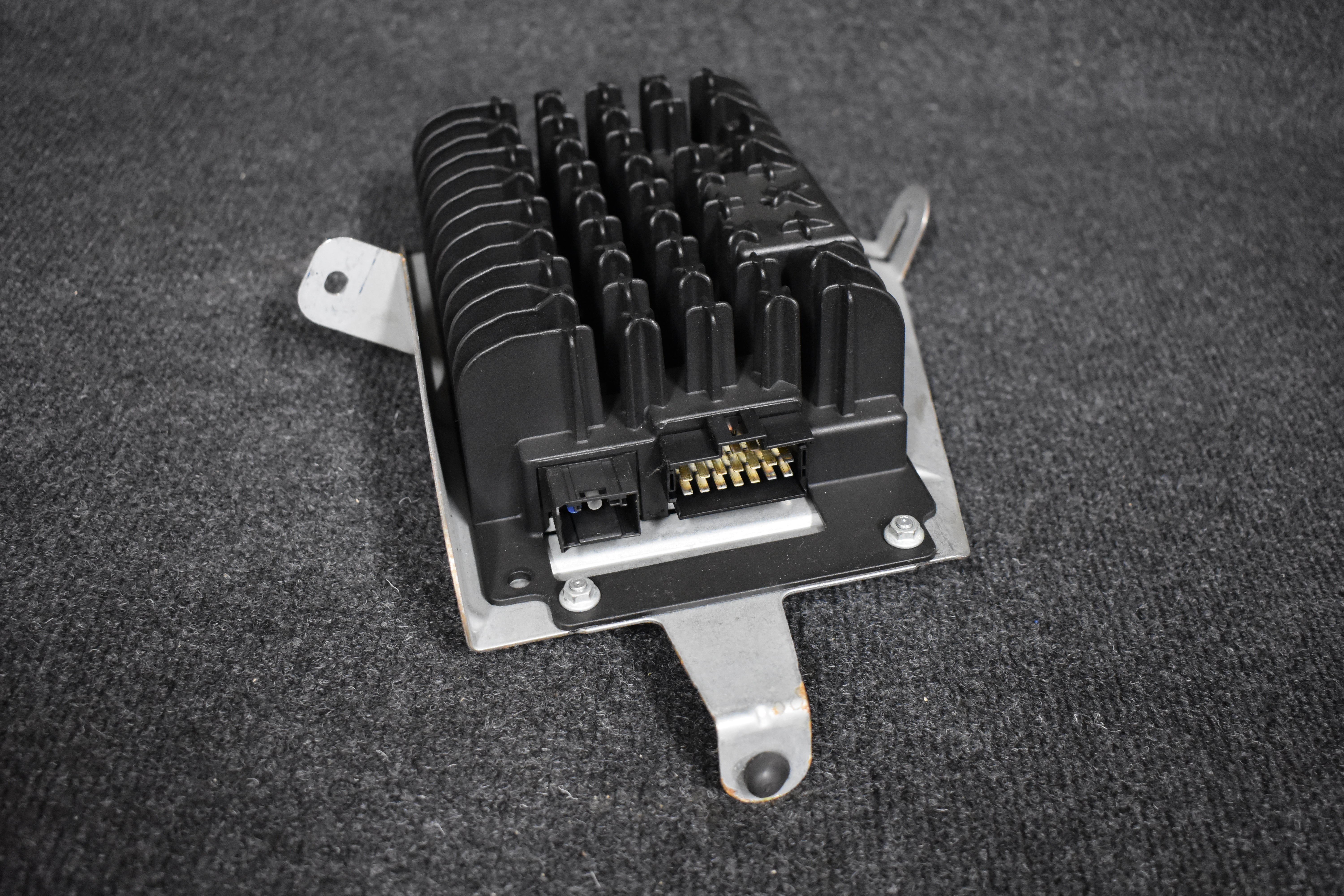 Mercedes Benz W203 C230 CLK320 R171 A 169 820 46 89 Bose Verstärkerradio