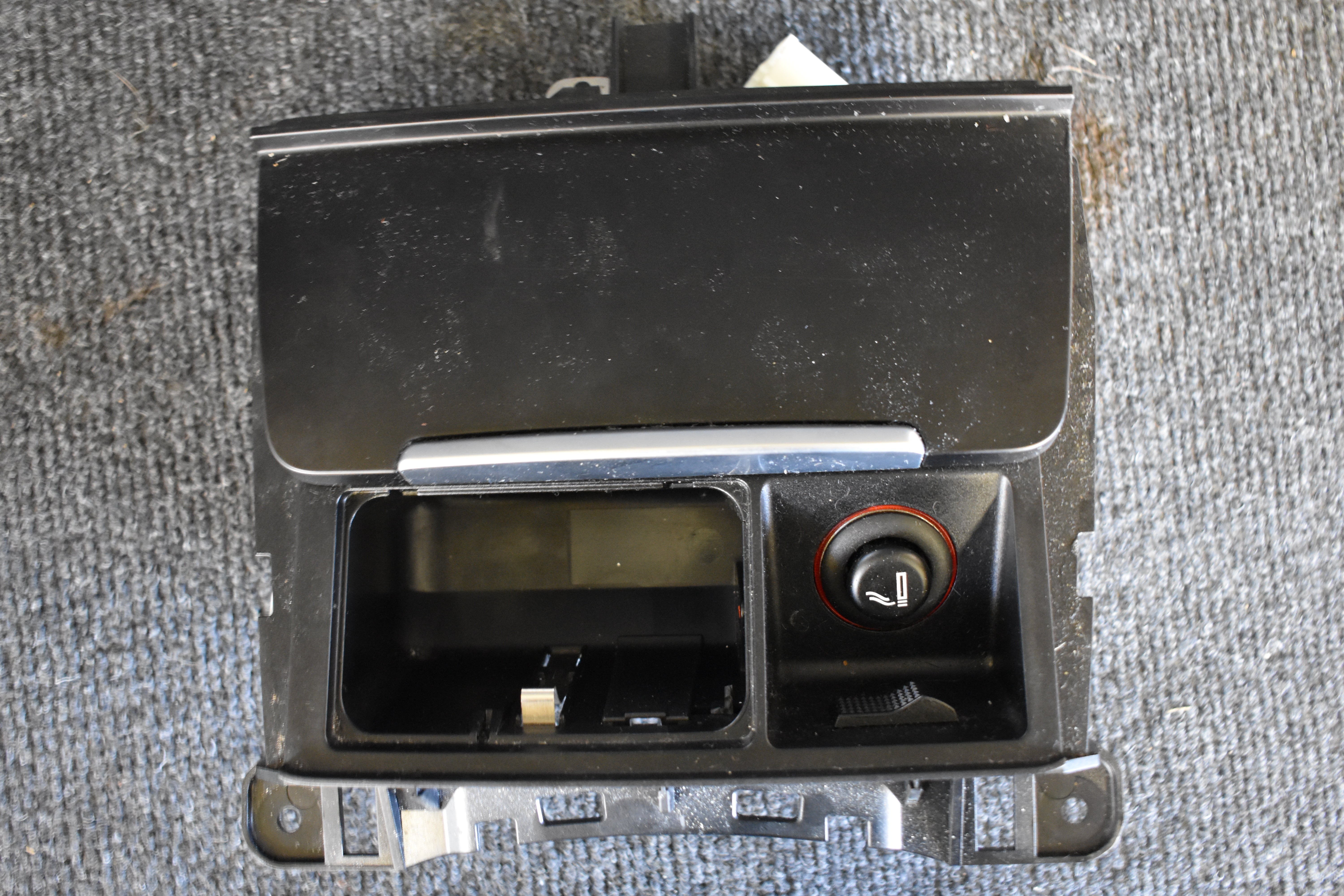 Aschenbecher AUDI A4 B8 Sw 2.0 D 105KW Aut 5P