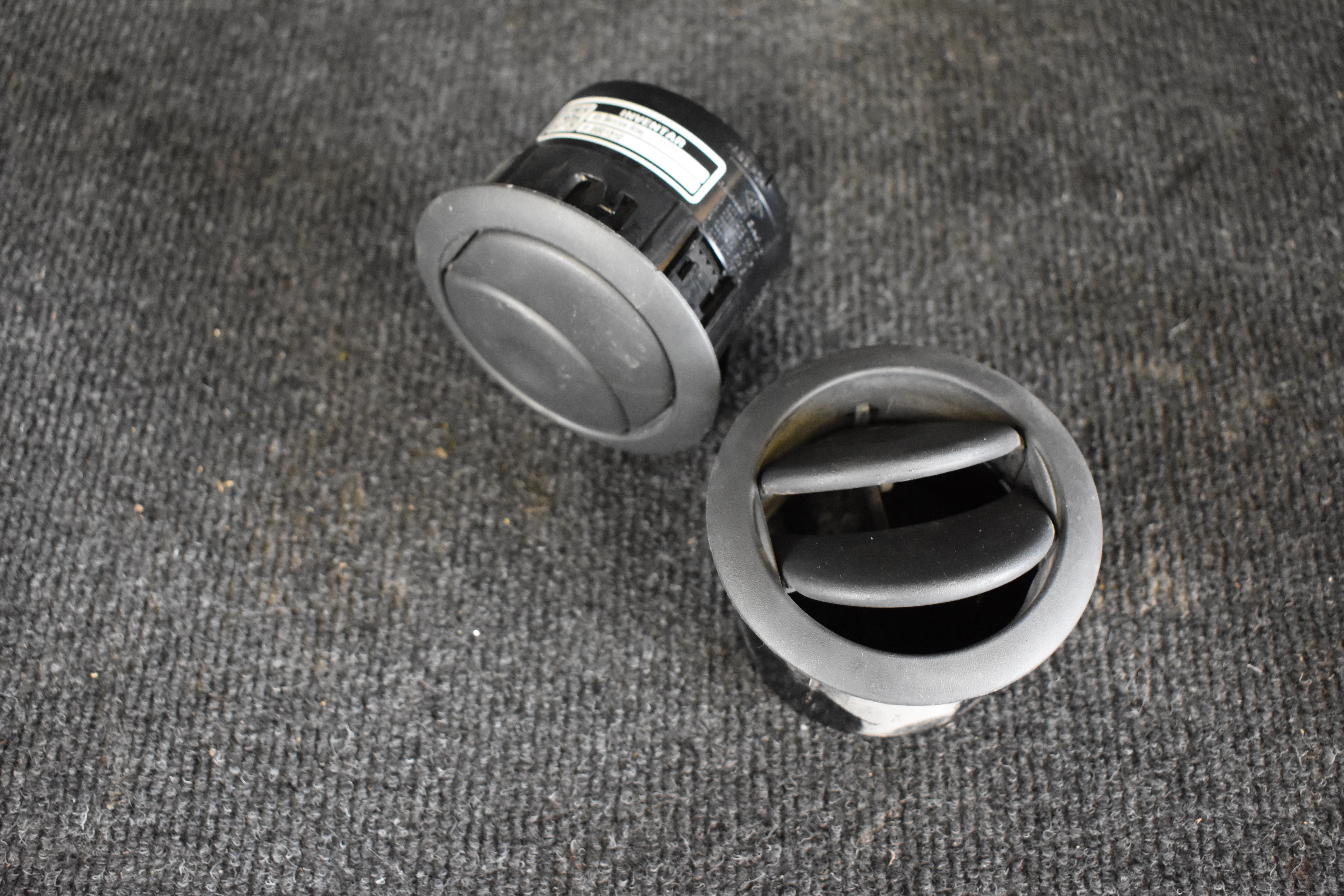 Renault 8200212480 Lüftungsgitter für Armaturenbrett