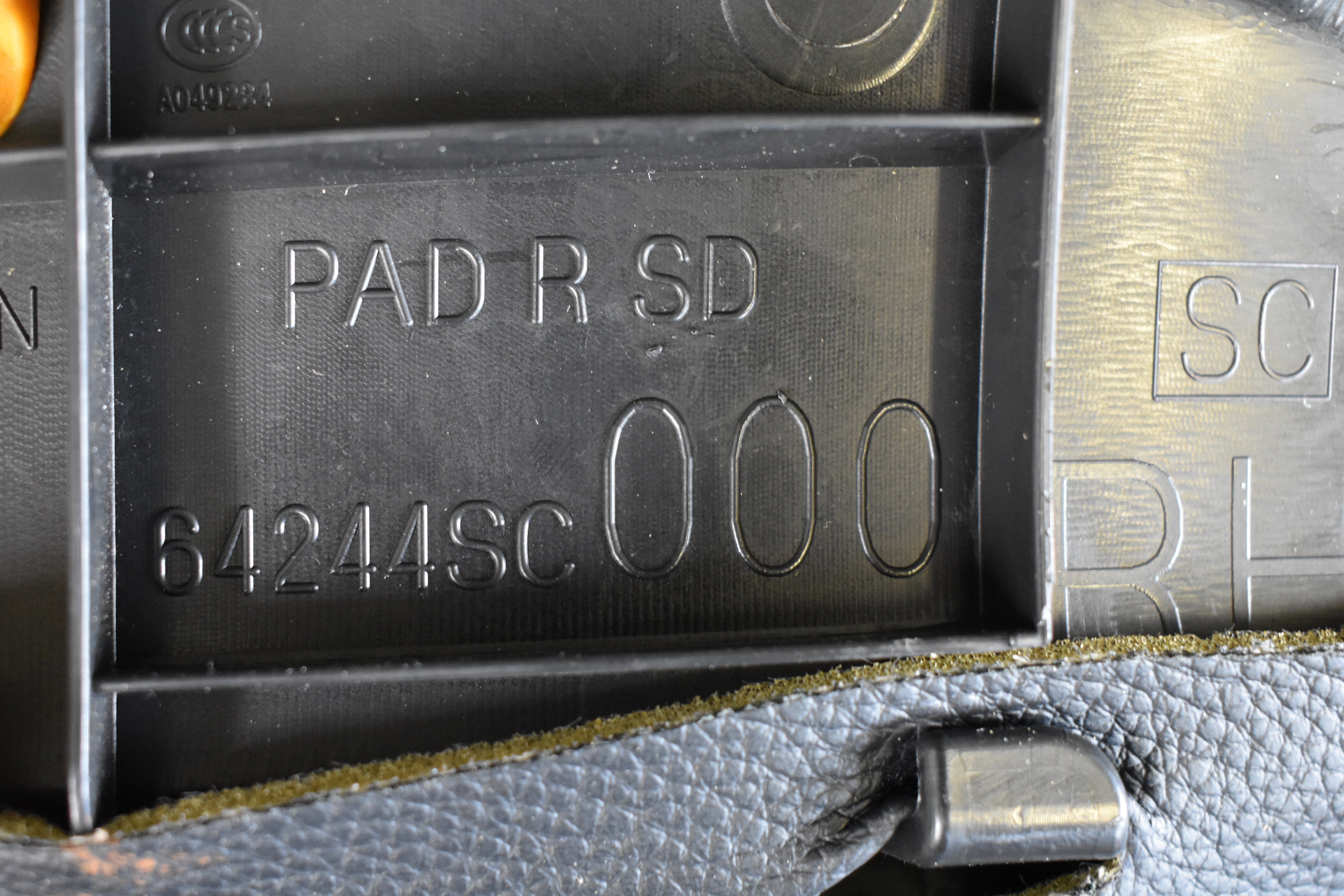 Subaru Forester 64244SC000 (RH) / 64244SC010 (LH) Seitenverkleidungen Seitenlichter