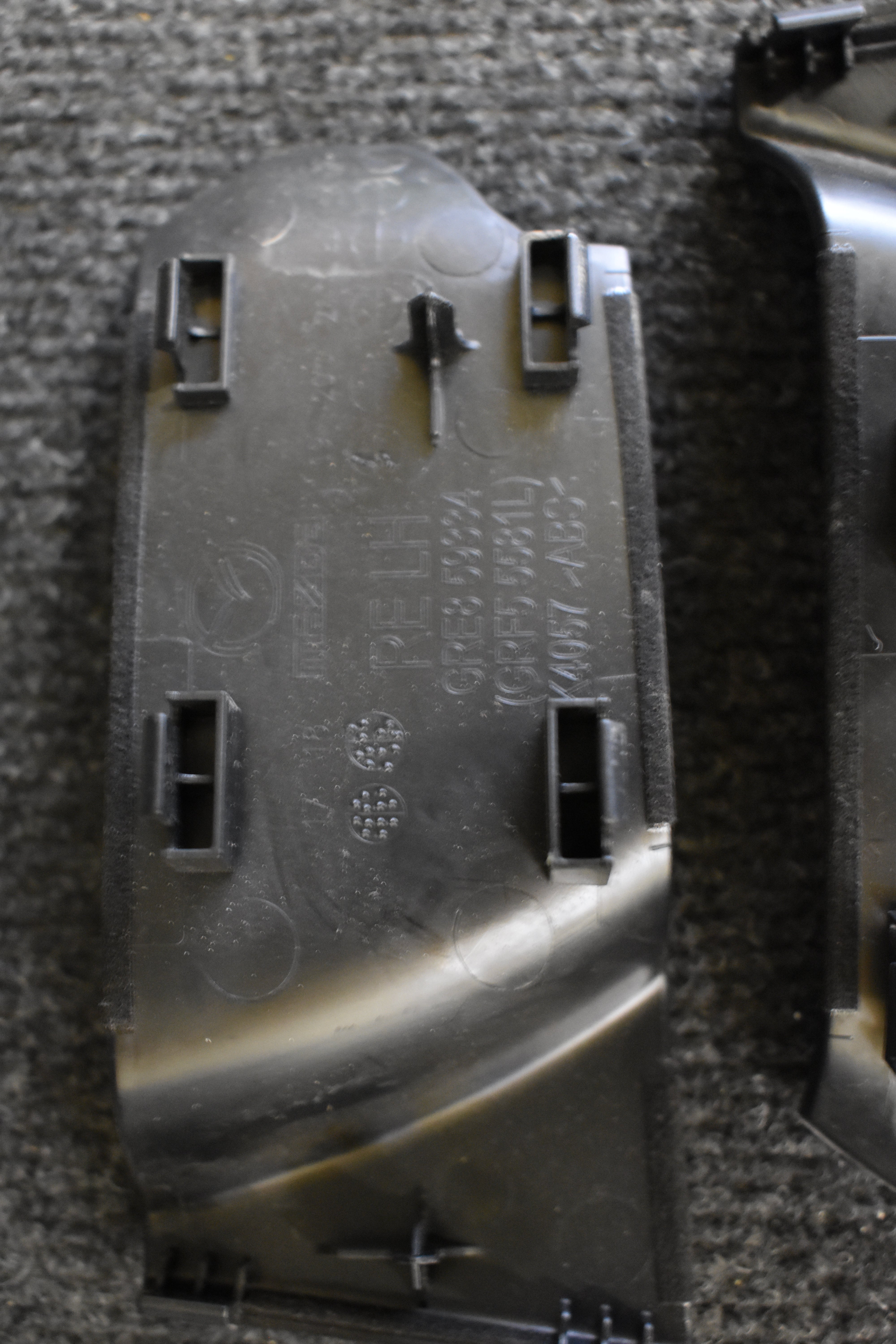 Mazda Armaturenbrettverkleidung GRE8 58334 / GRE8 59334 / GRF5 58334