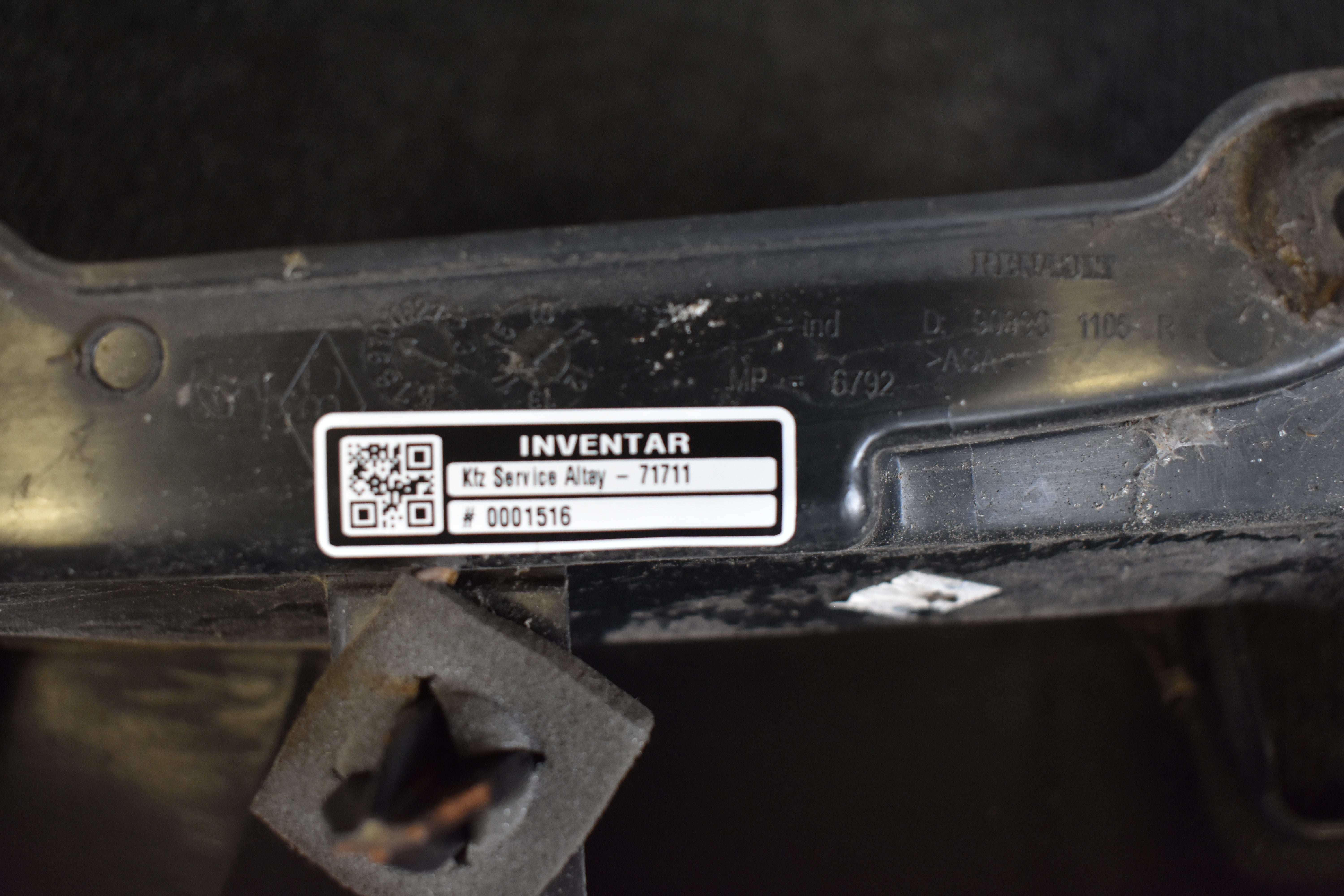 Renault 903901105R Rechte hintere Leiste