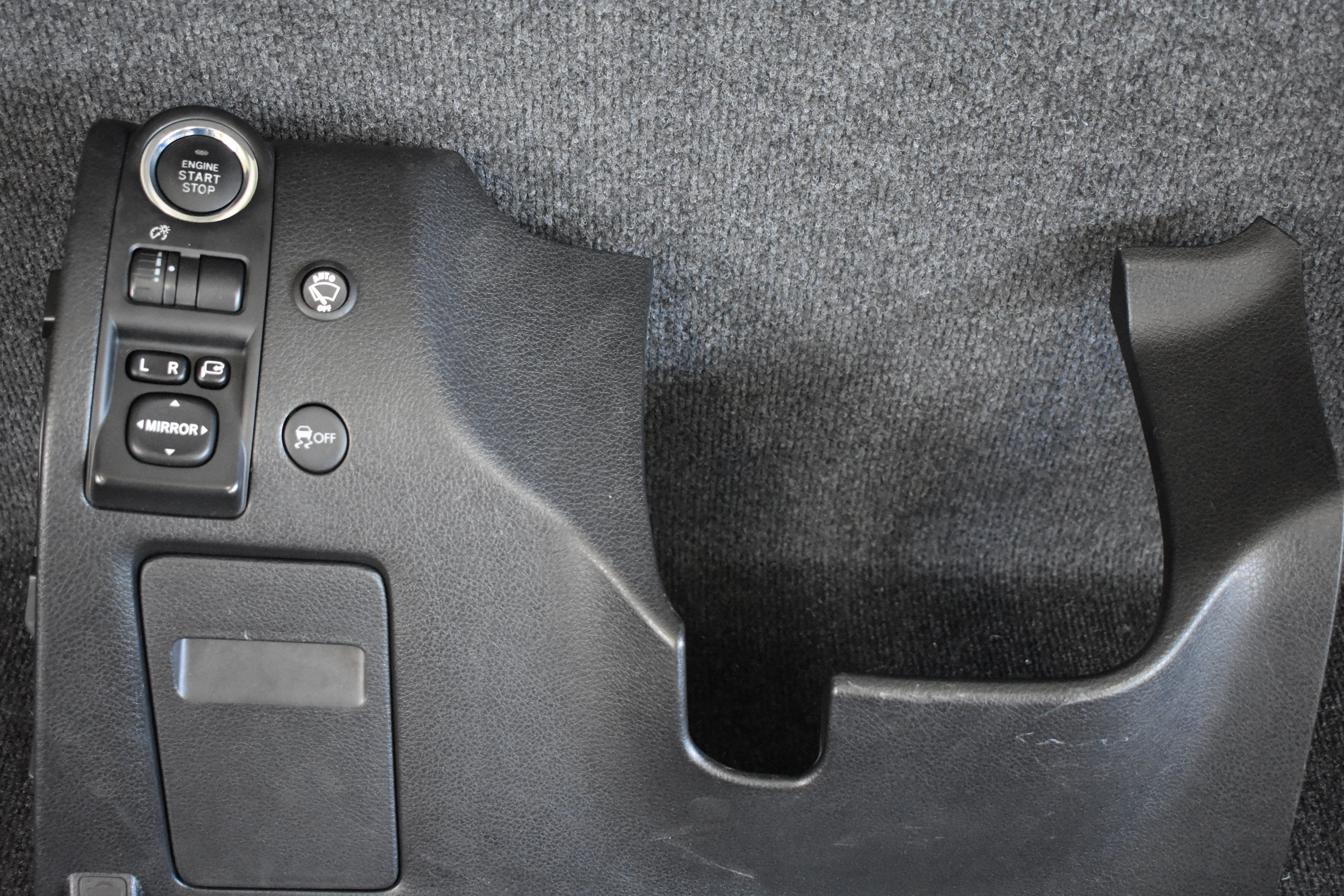 Subaru 66075FG010 Armaturenbrett Verkleidung links unten