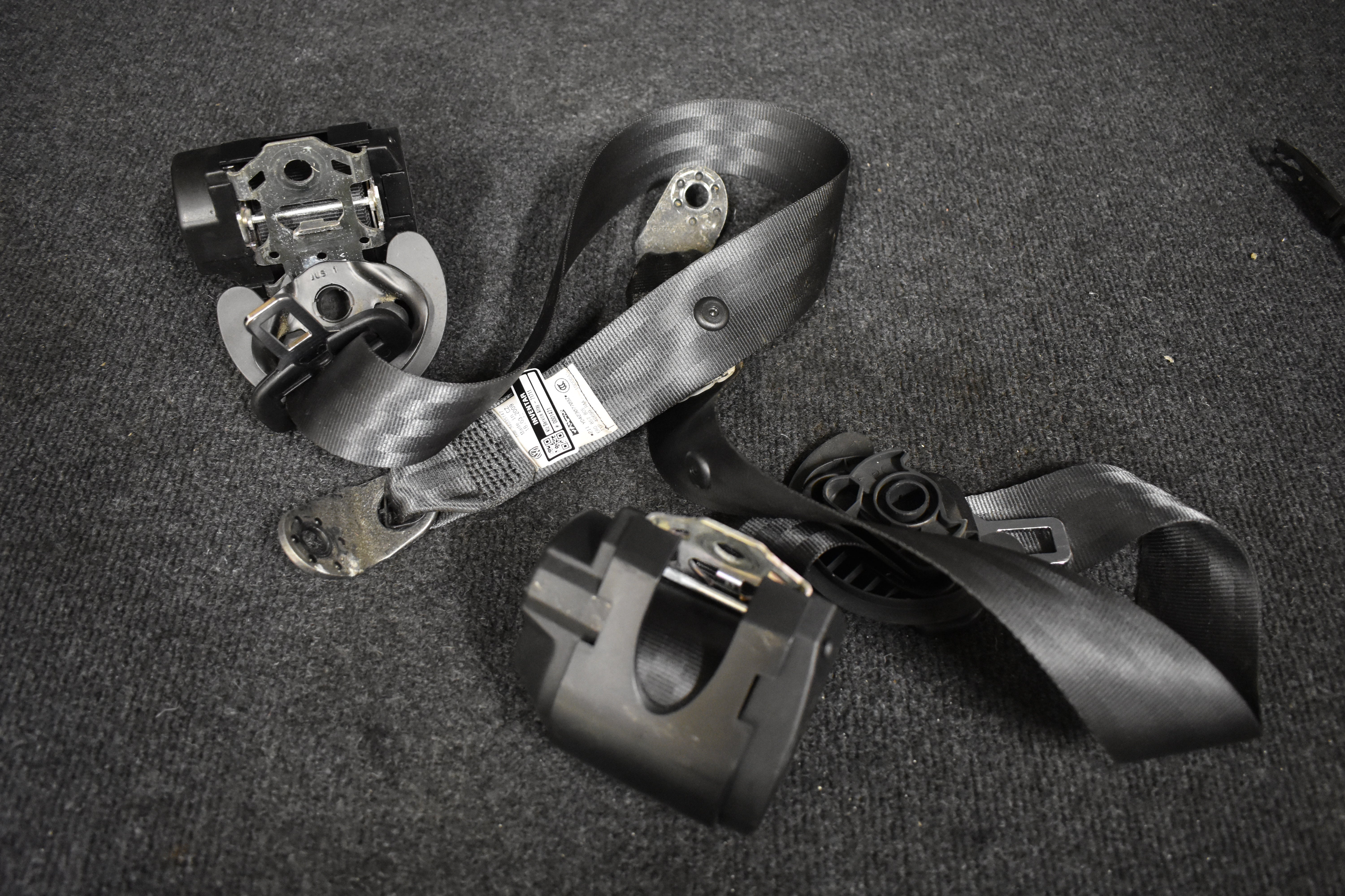 Volkswagen Polo Sicherheitsgurt Rechts und Links 6R0857806 / 6R0857805