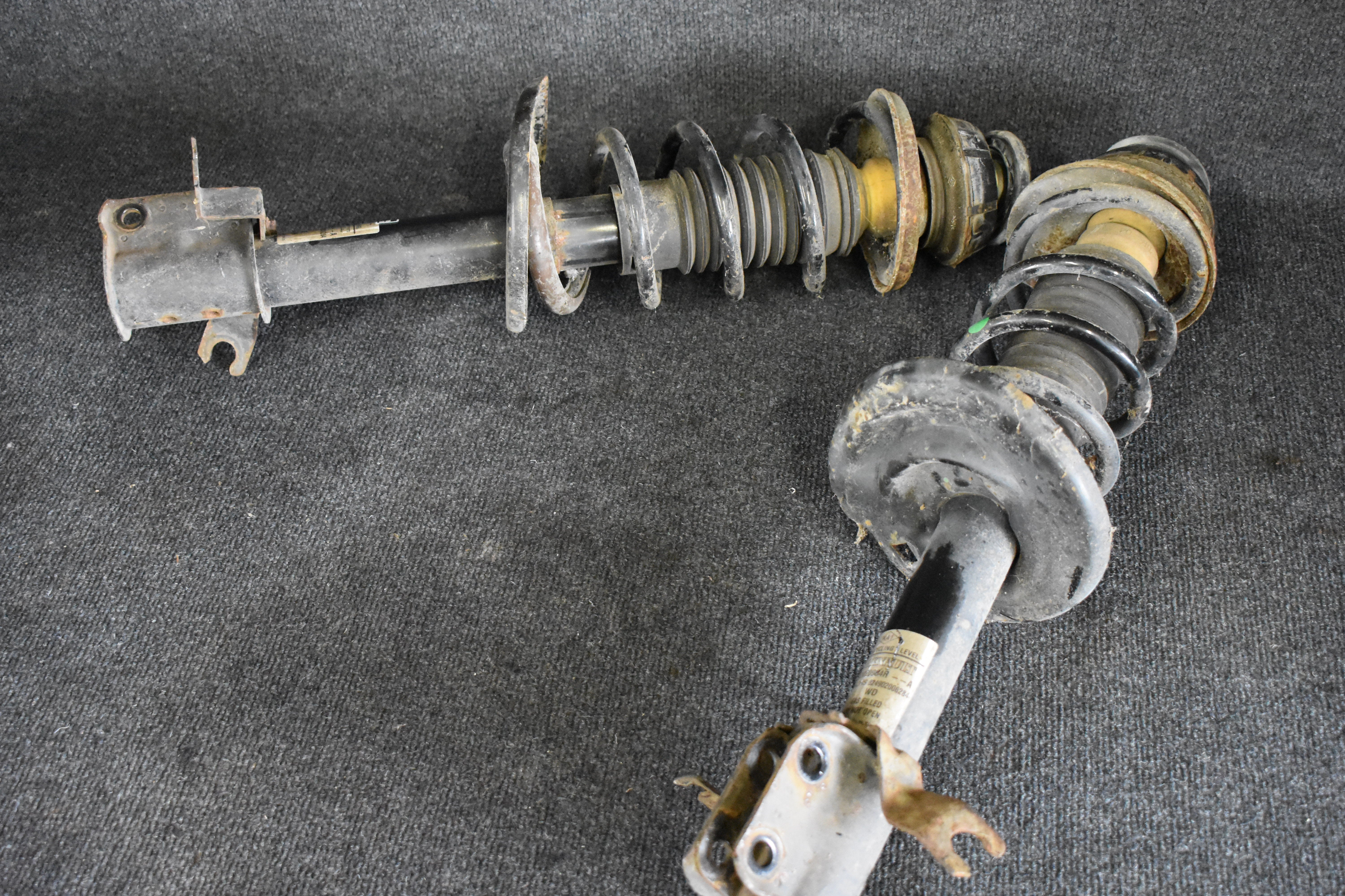 Renault 543020984R / 543020964R Federbein Rechts und Links