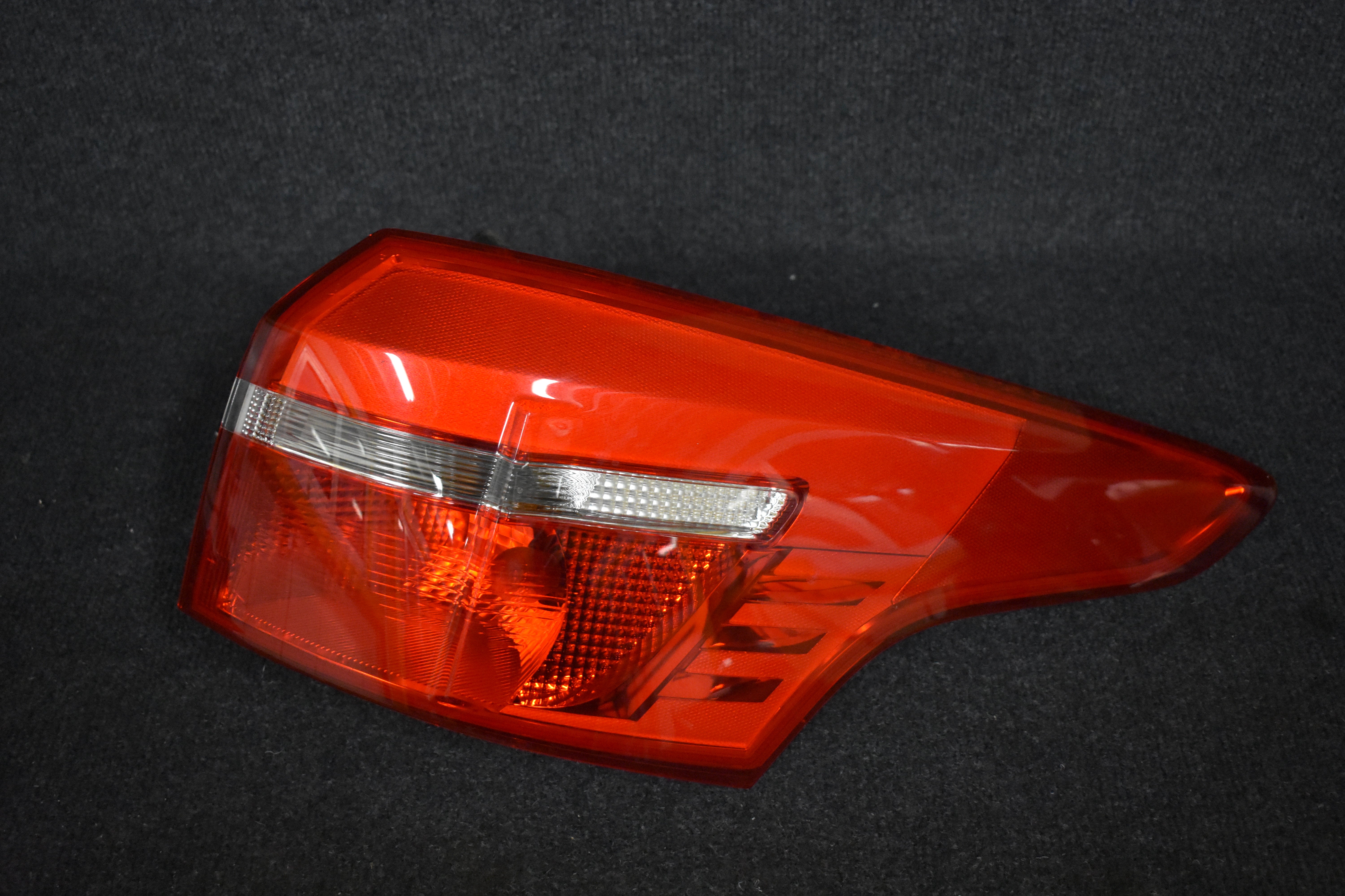 Ford Focus Rückleuchte rechts außen F1EB-13404-DB