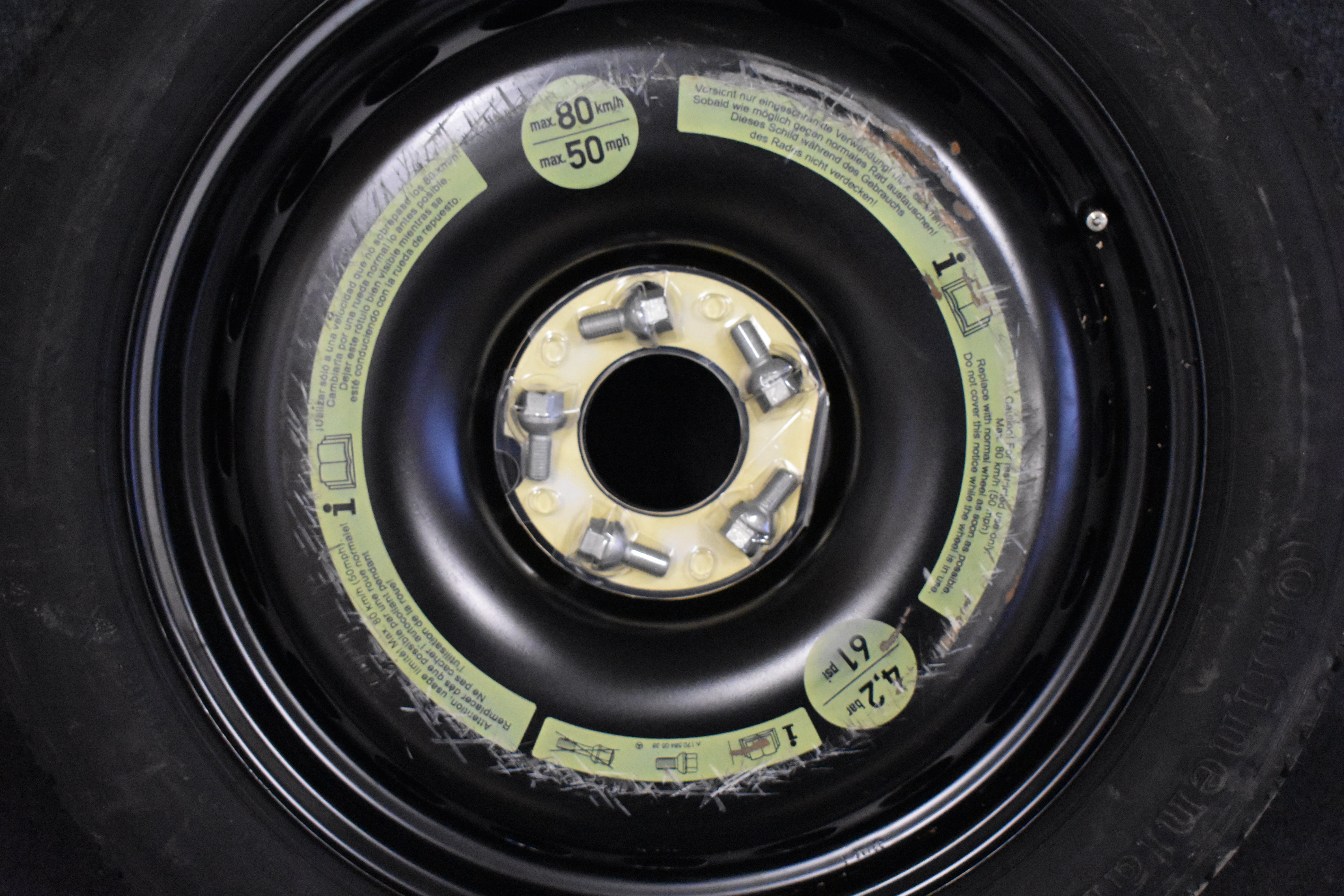 Mercedes Benz ERSATZREIFEN+WAGENHEBER+SCHLÜSSEL+SCHRAUBEN