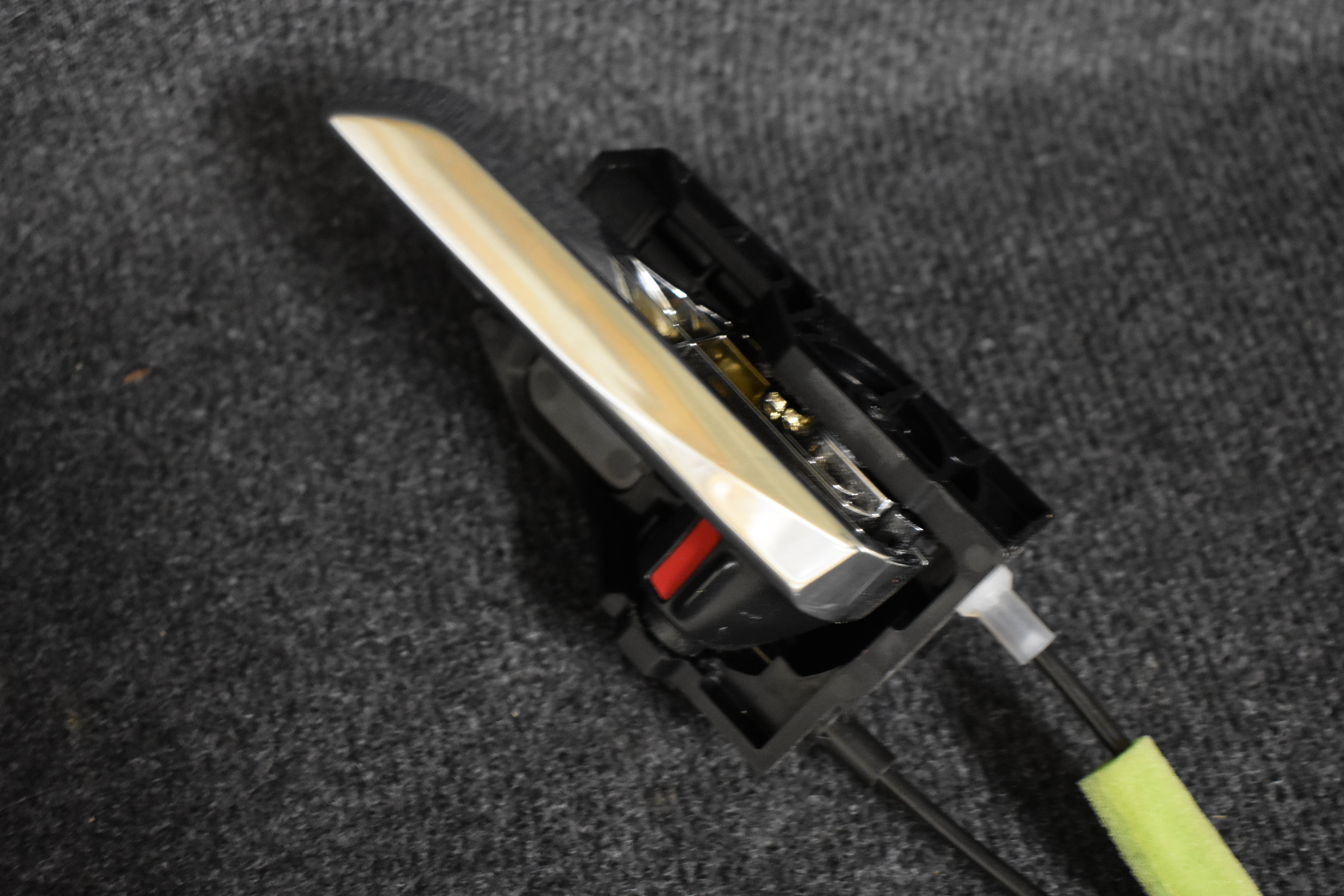 Mazda Links und Rechts Hinten Türgriffe Schlosskasten Türschloss