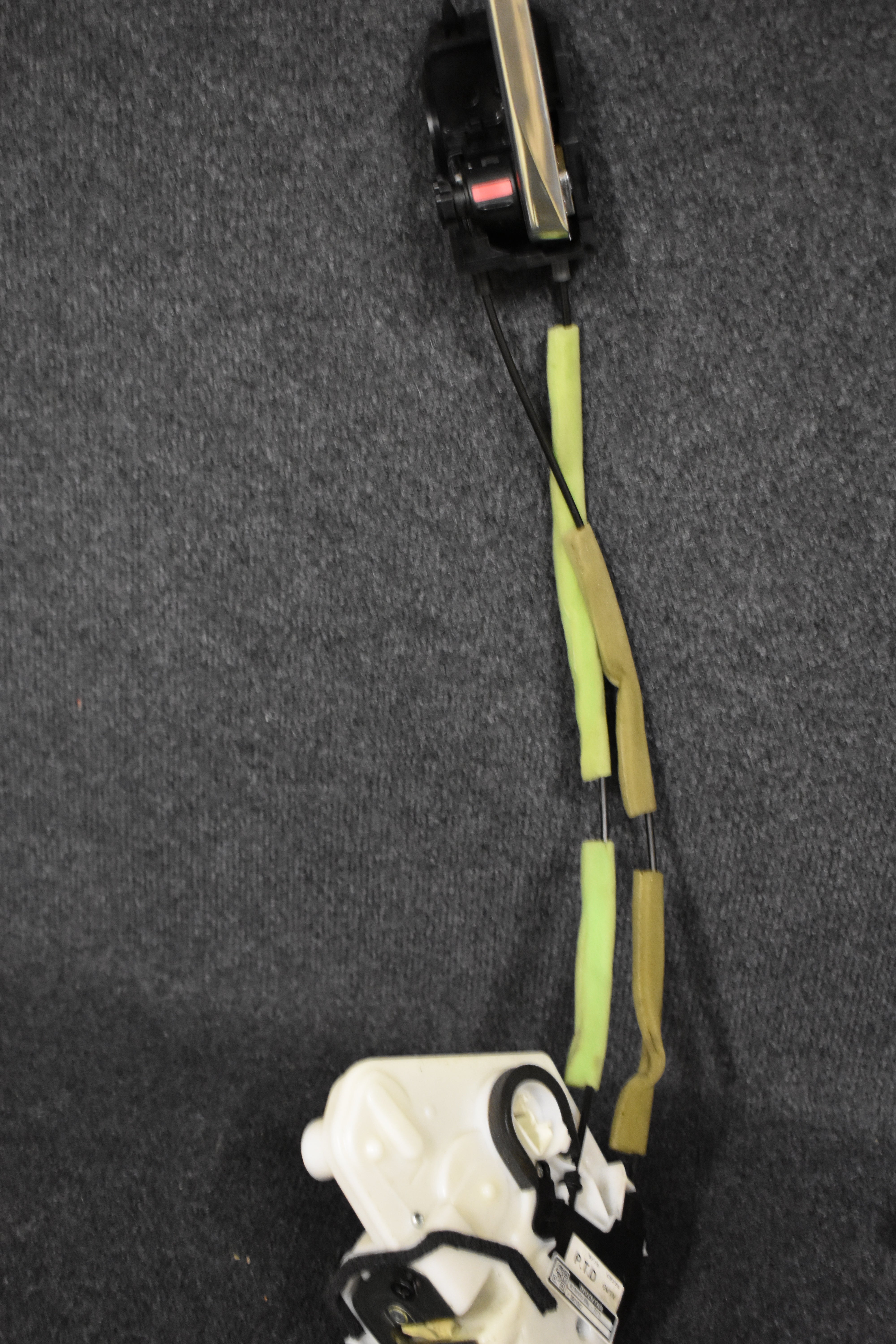 Mazda Links und Rechts Hinten Türgriffe Schlosskasten Türschloss