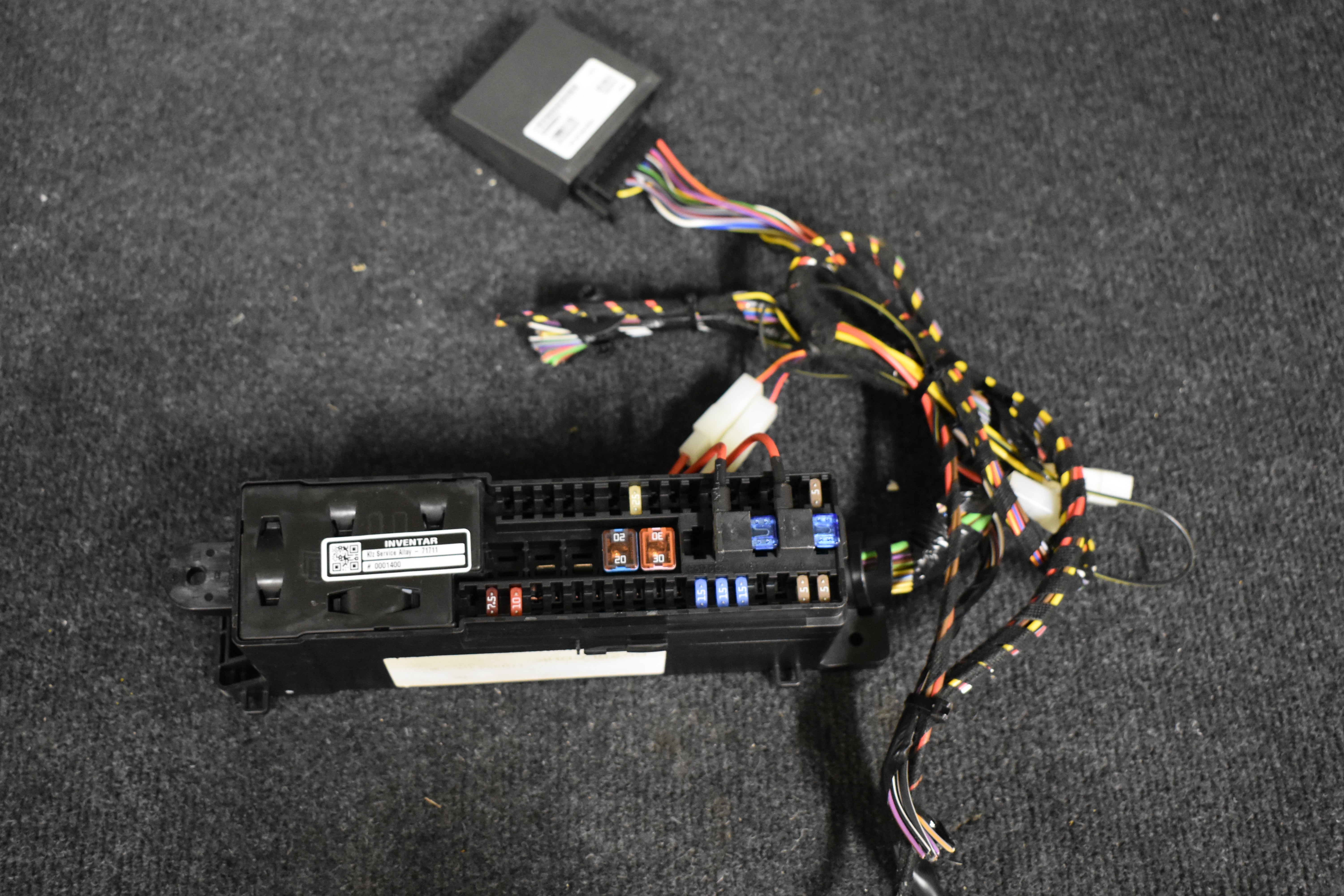 Ford Focus Sicherungskasten Relaiskasten AV6T-14K131-AD