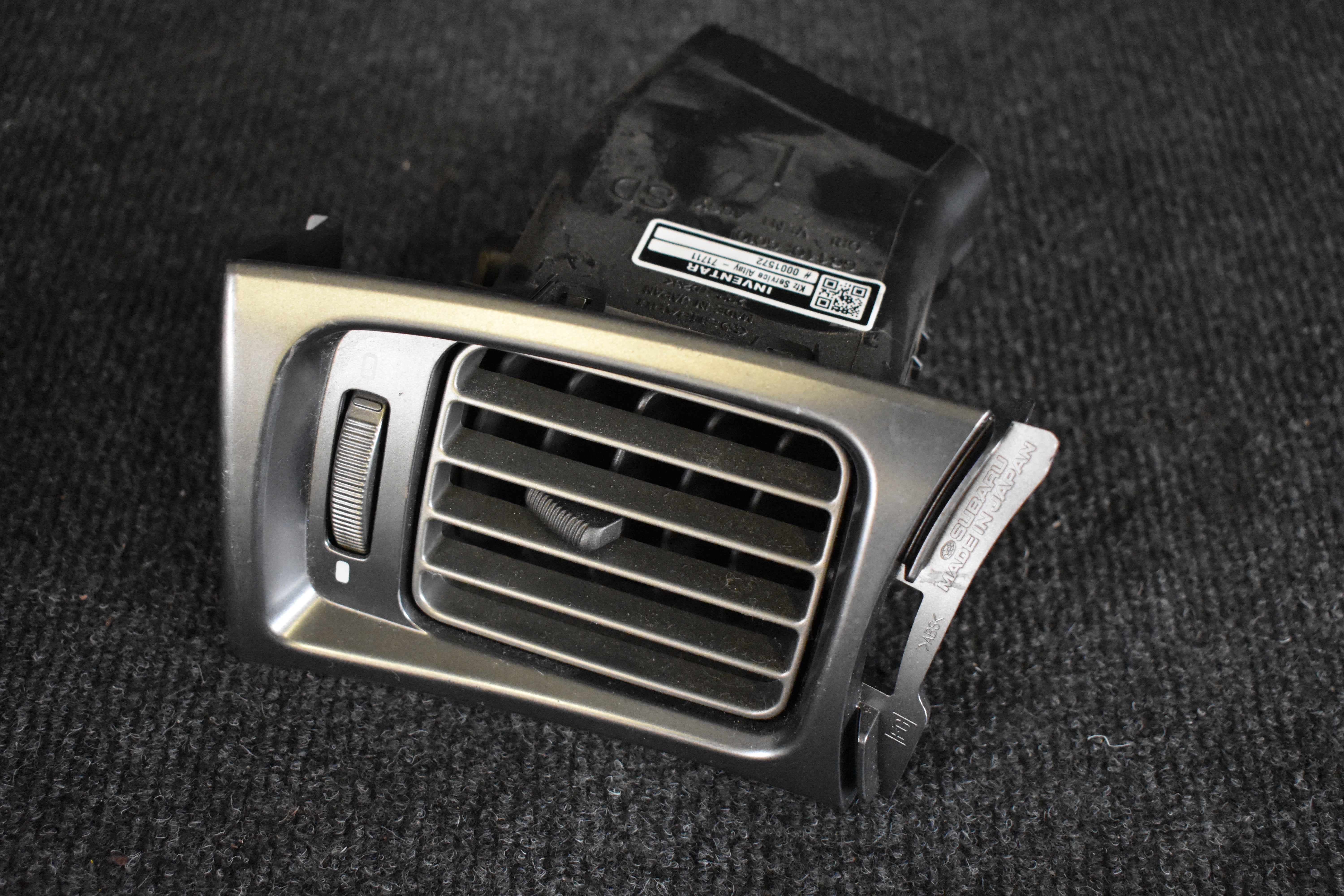 Subaru Forester 66110FG010 Lüftungsgitter Armaturenbrett