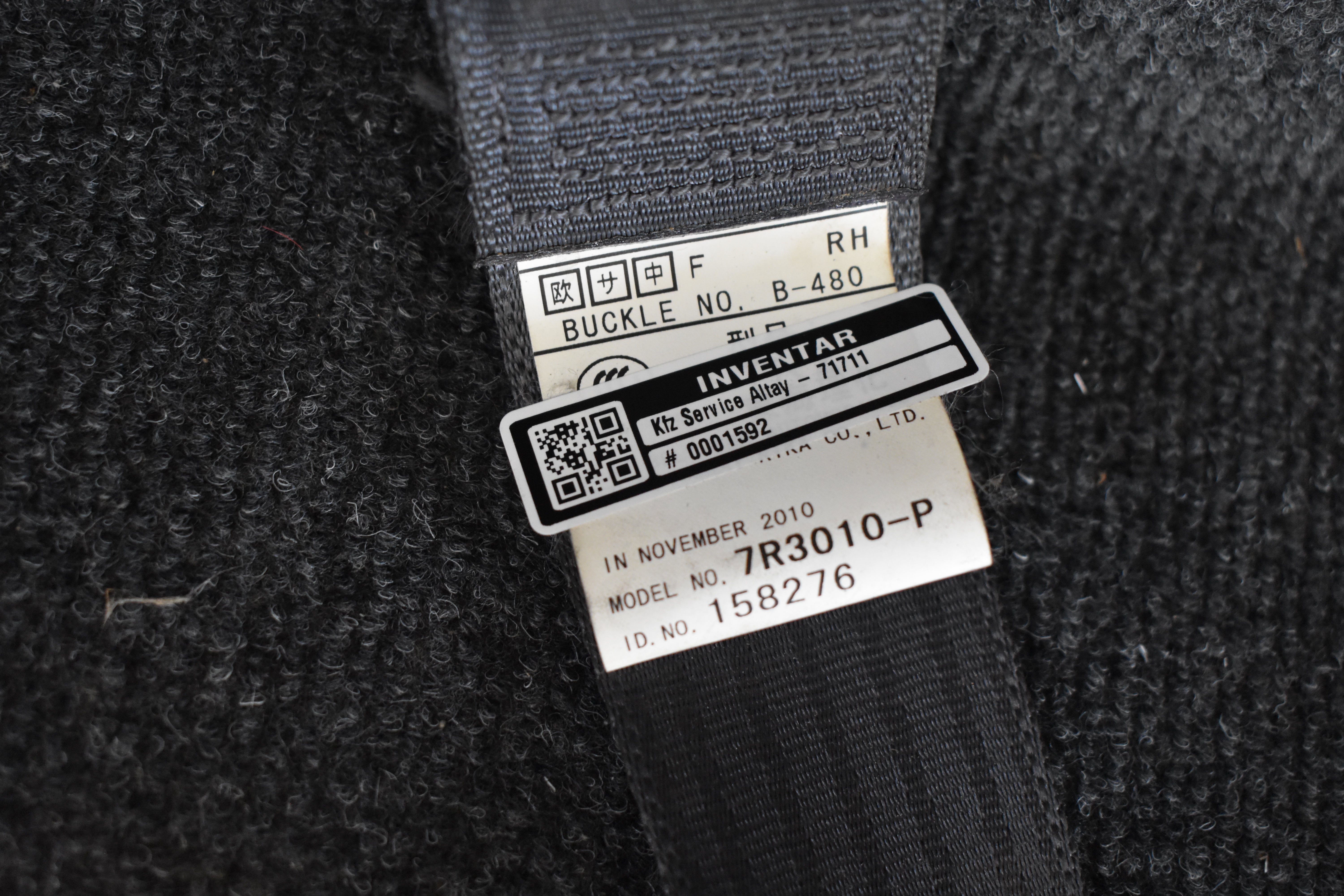 Subaru Forester 7R3010-P / 7R4010-P Rechts und Links Sicherheitsgurt Vorne GURTSTRAFFER