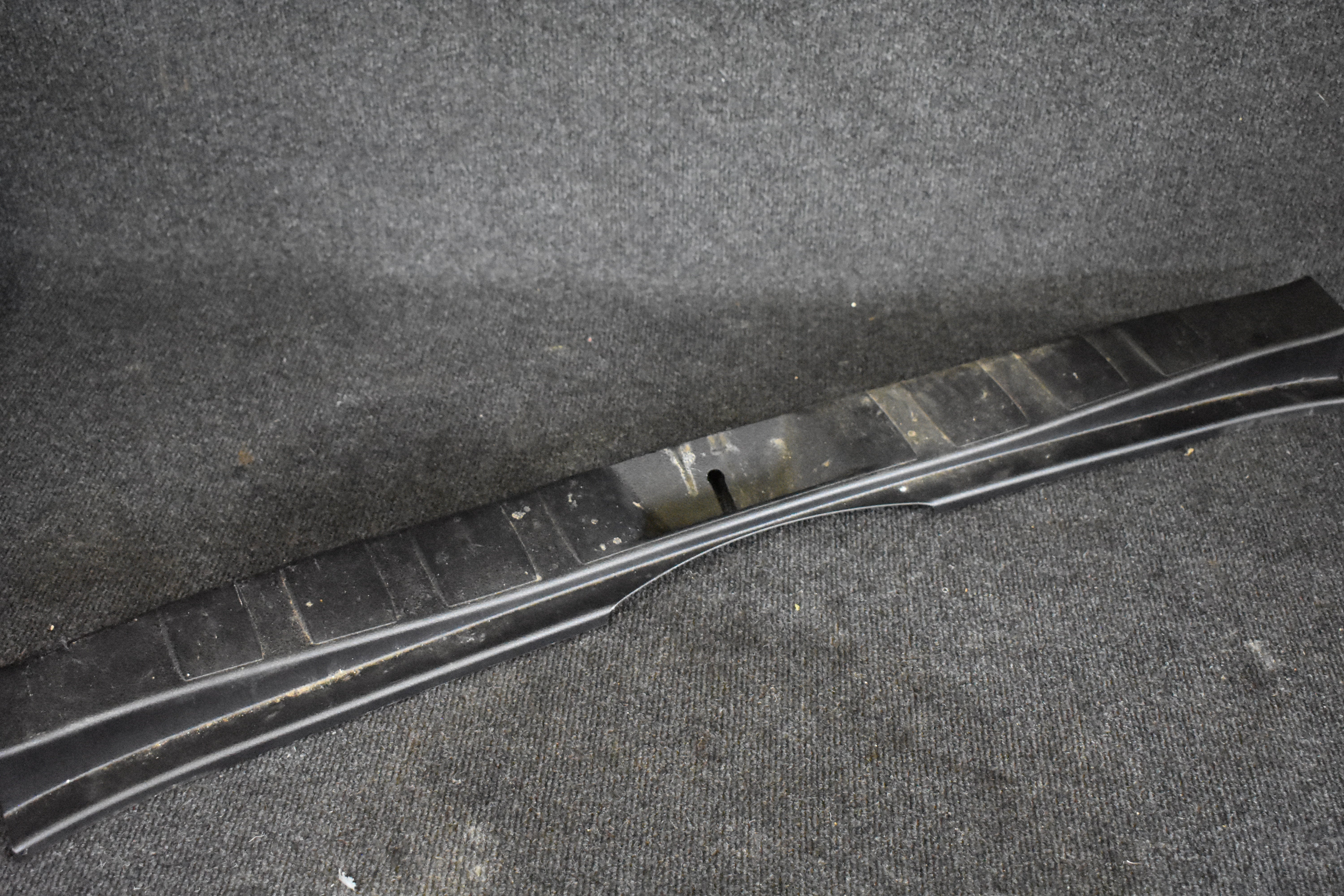 Subaru Forester 94026SC000 Kofferraum Schlossverkleidung