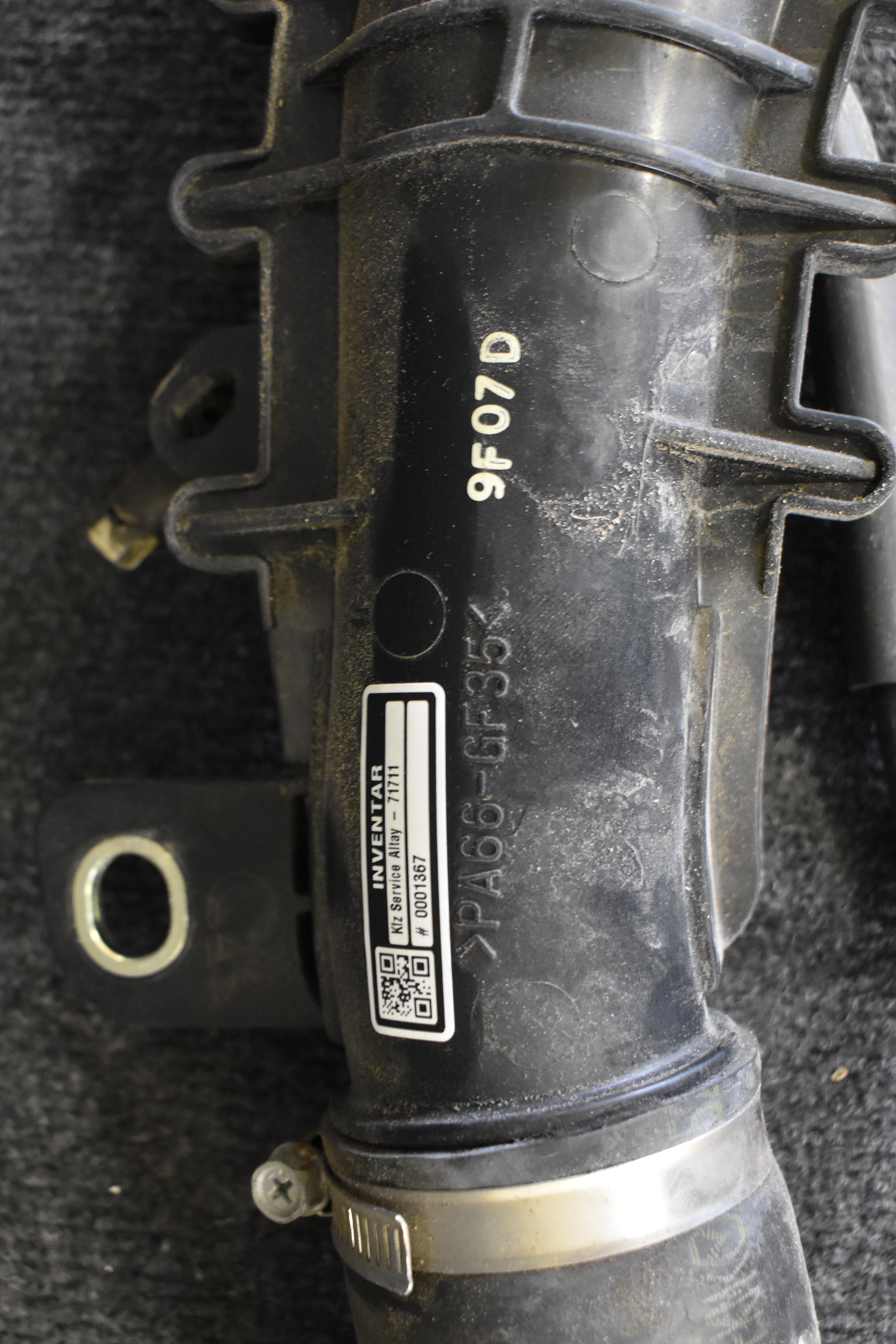 Mazda Turbo Ladeluftrohr PA66-GF35 / SHY11324X