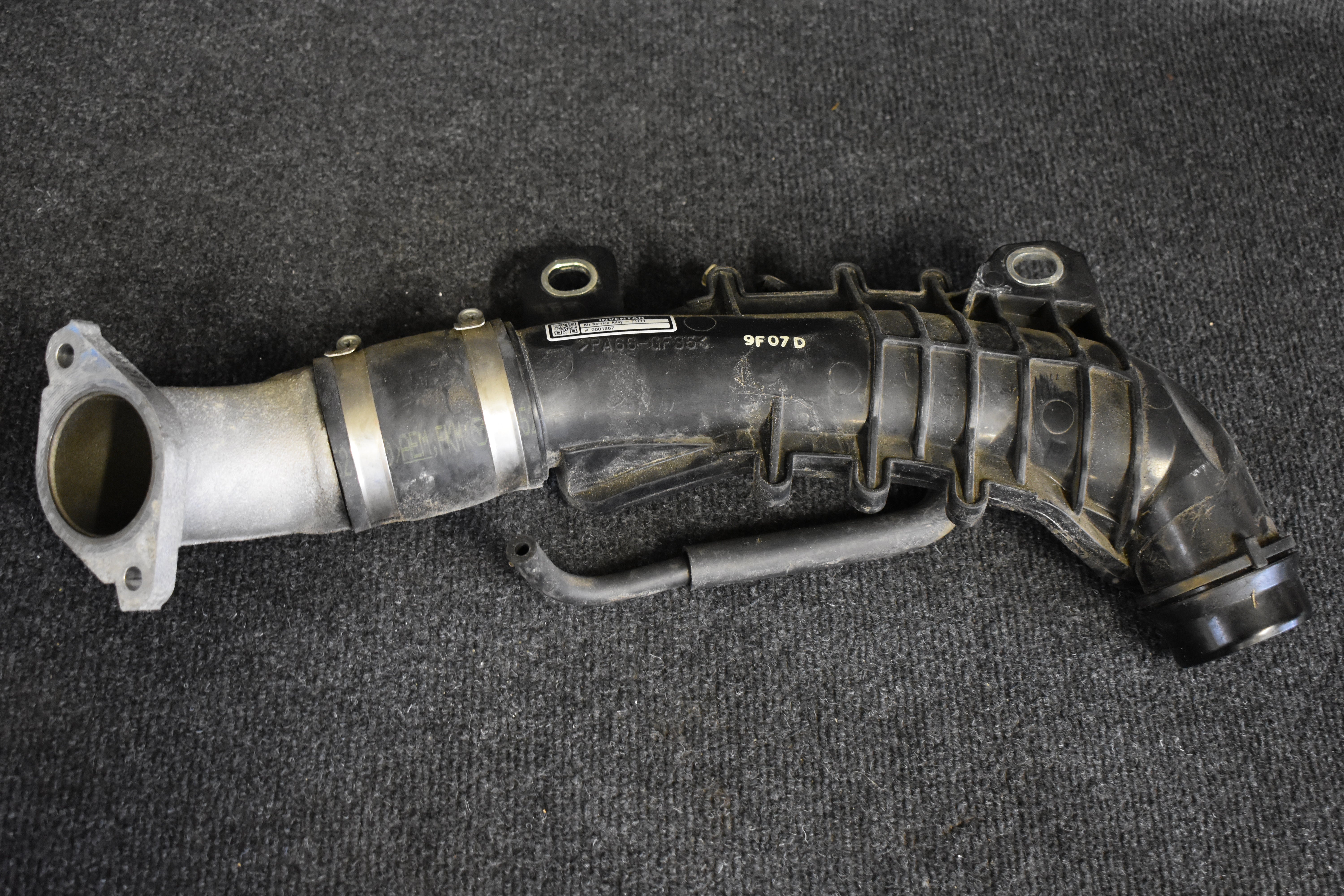 Mazda Turbo Ladeluftrohr PA66-GF35 / SHY11324X