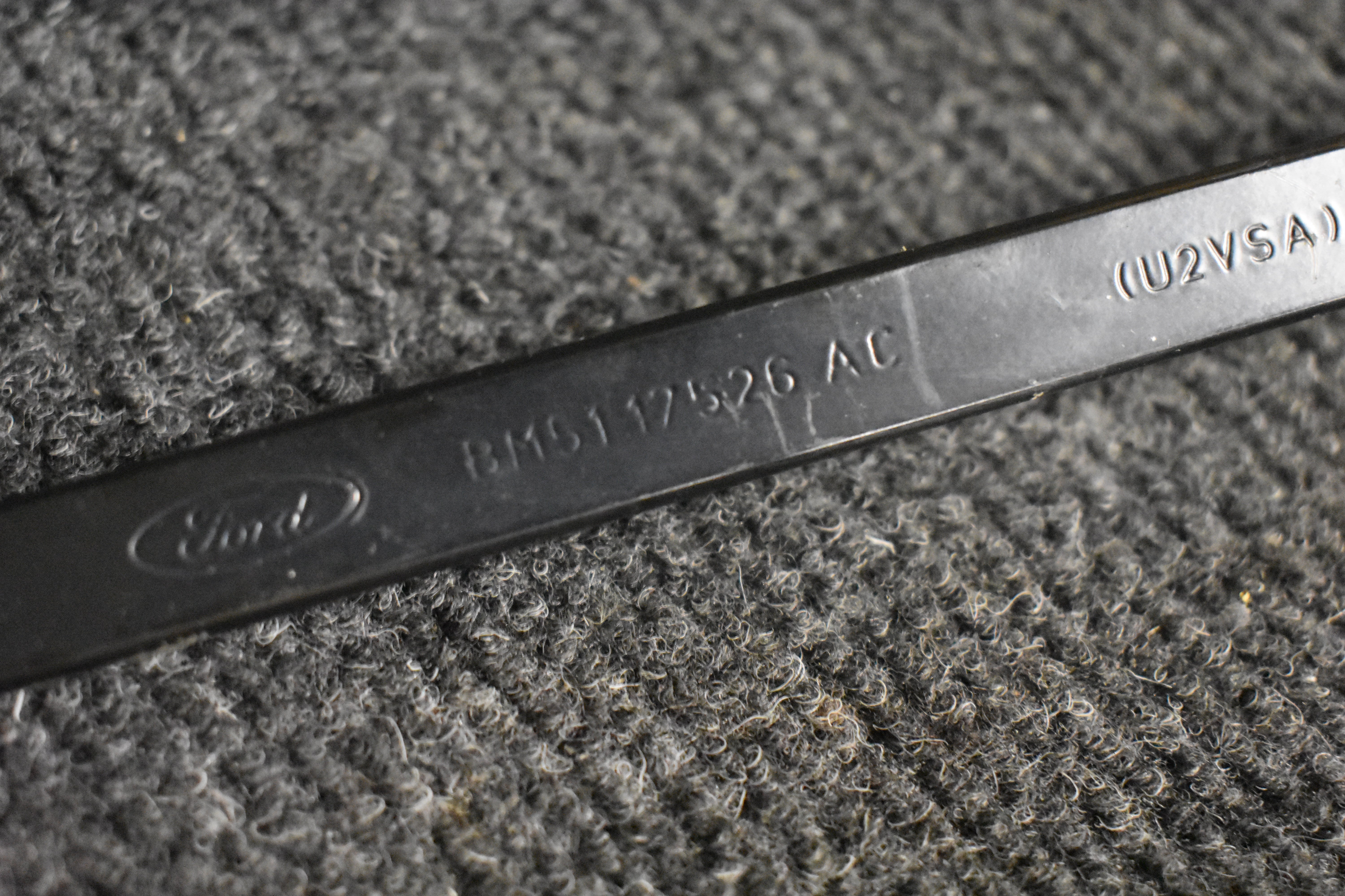 Ford Focus BM5117526AC / BM5117526BC Wischerarm vorne Links/Rechts