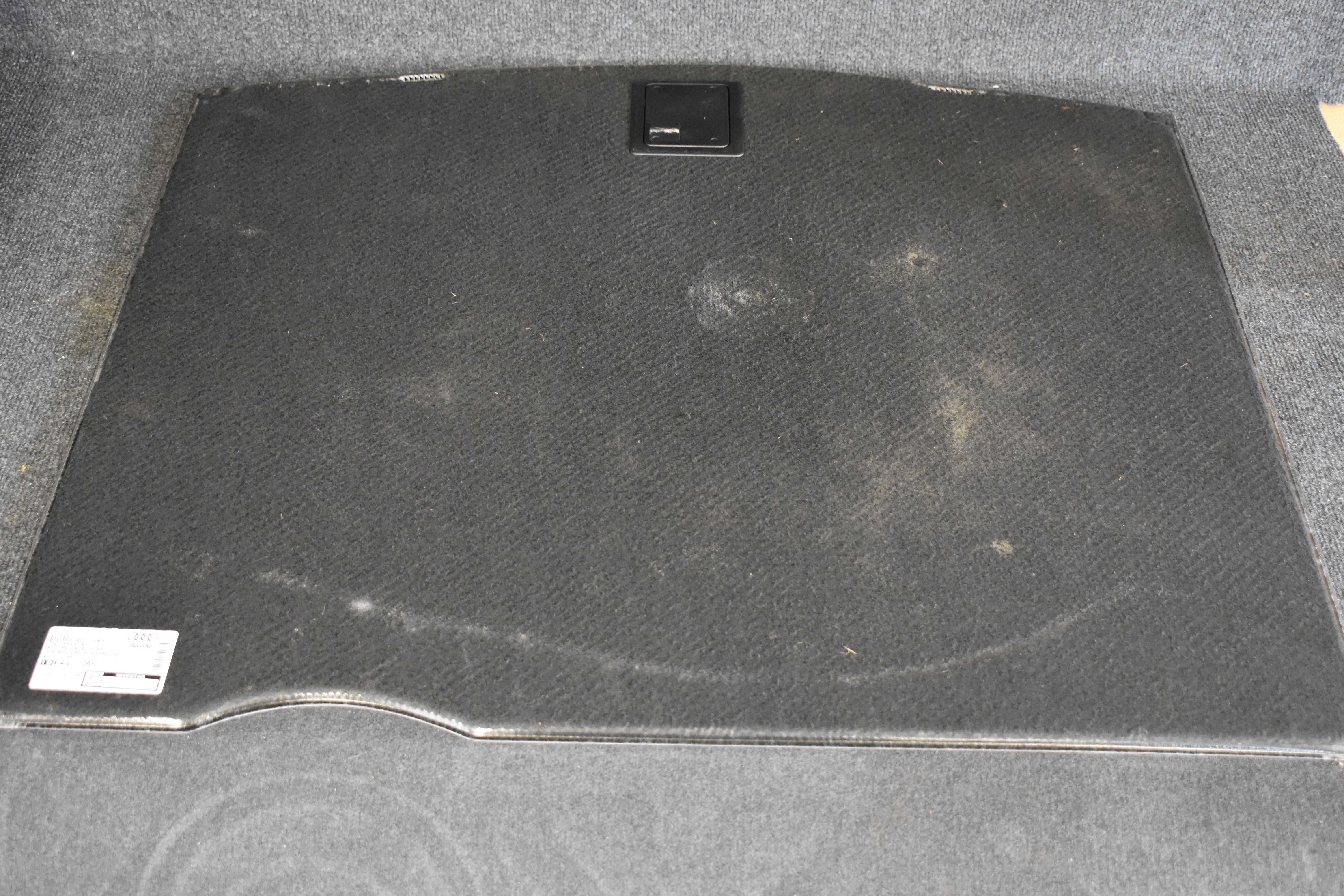 Audi A4 Kofferraummatte Teppich Boden Reifenabdeckung