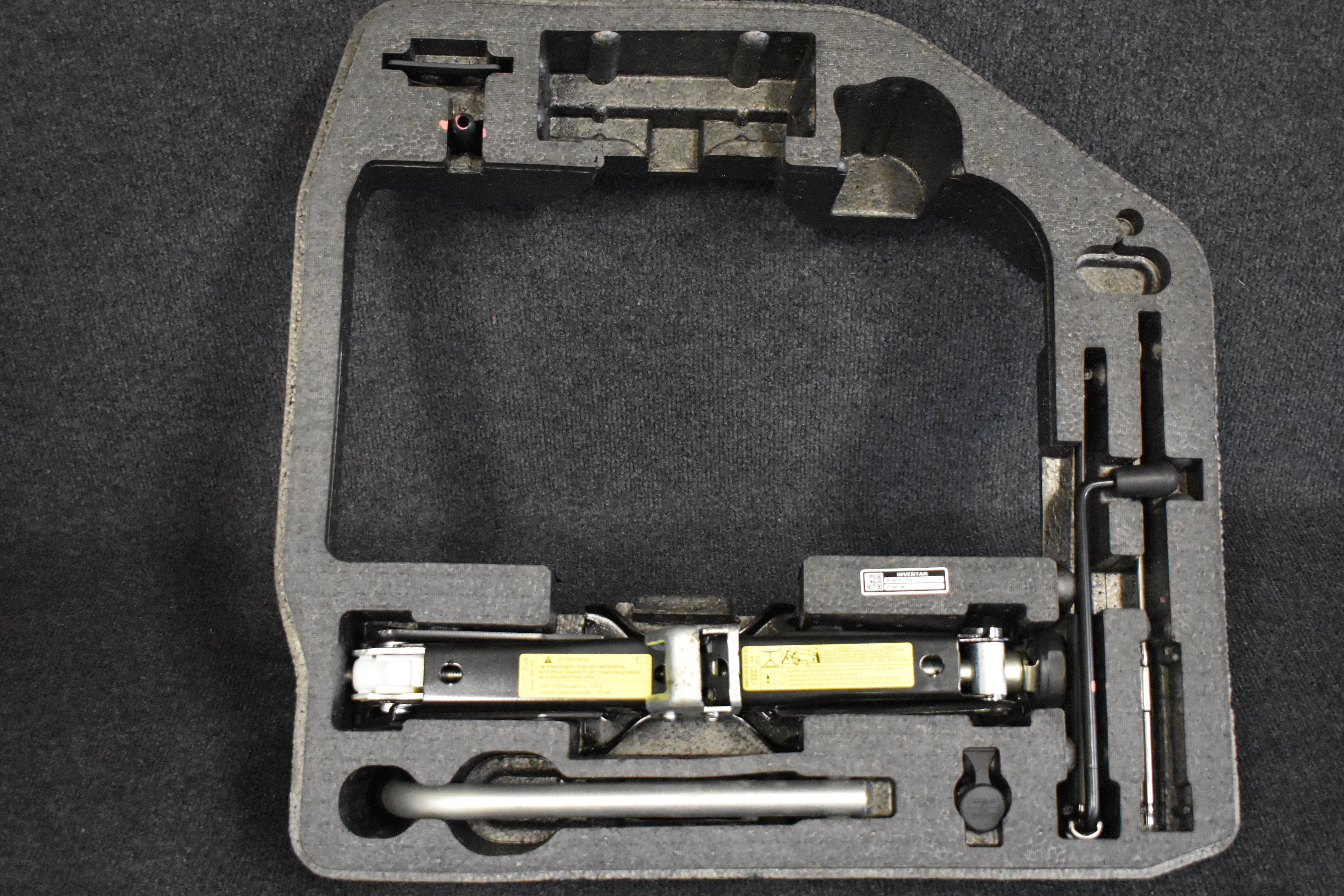 Audi A4 B8 Kofferraum Werkzeugsatz Wagenheber Notfall