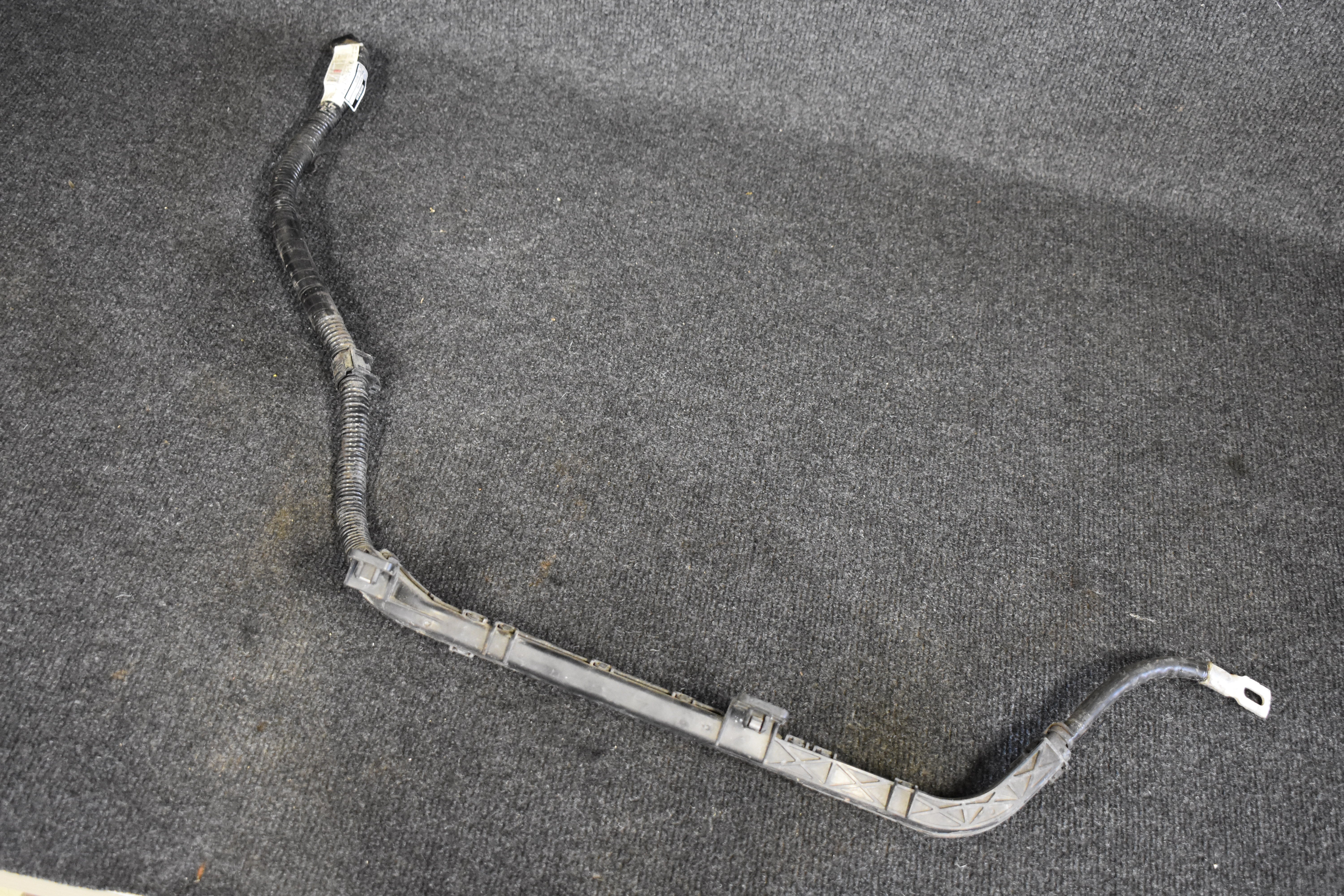 Mazda GKL1-67-07Y Rohrschelle Motor