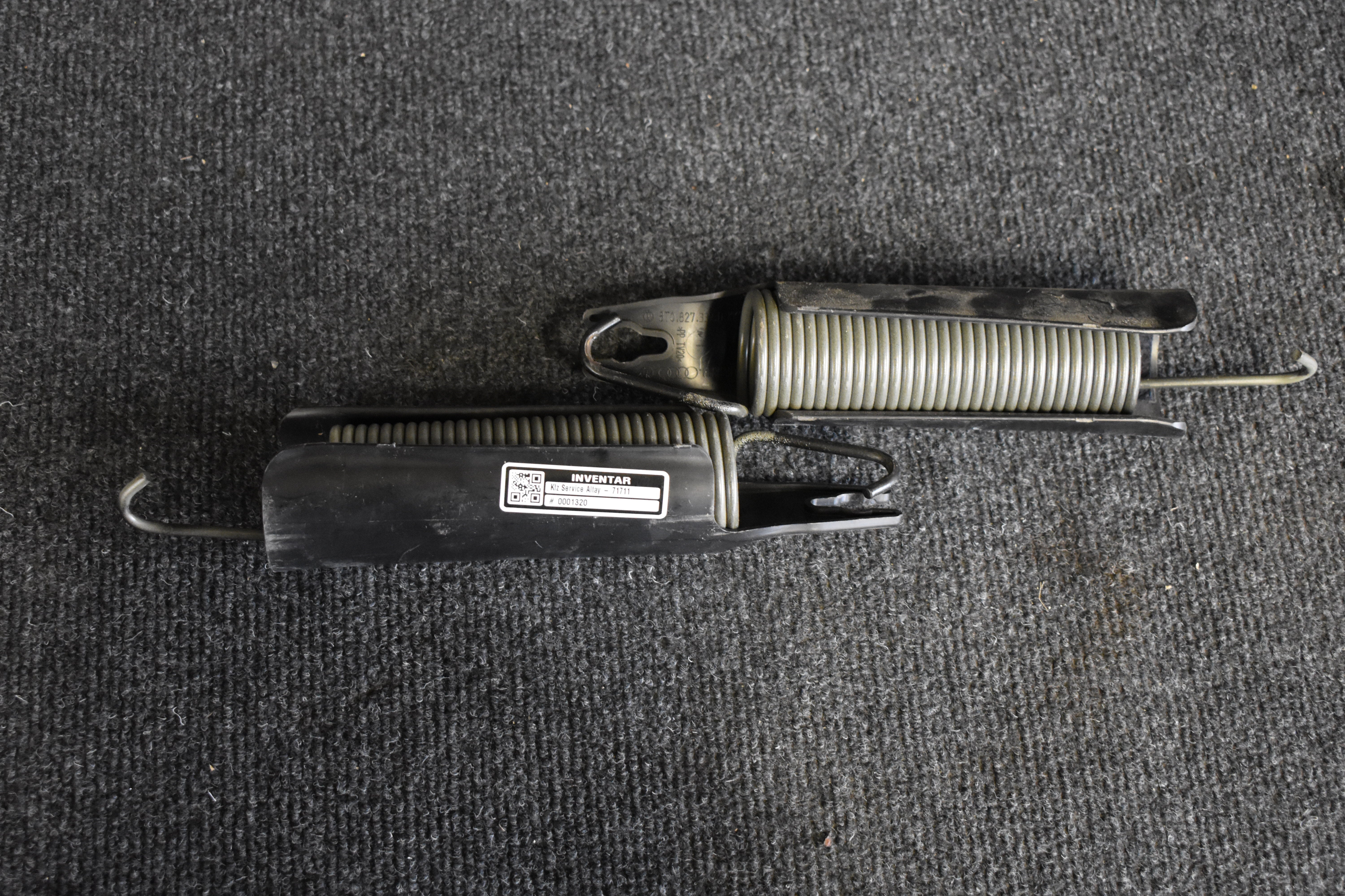 Audi A4 B8 Kofferraumöffnungsfeder und Verkleidungsabdeckung Rechts Links