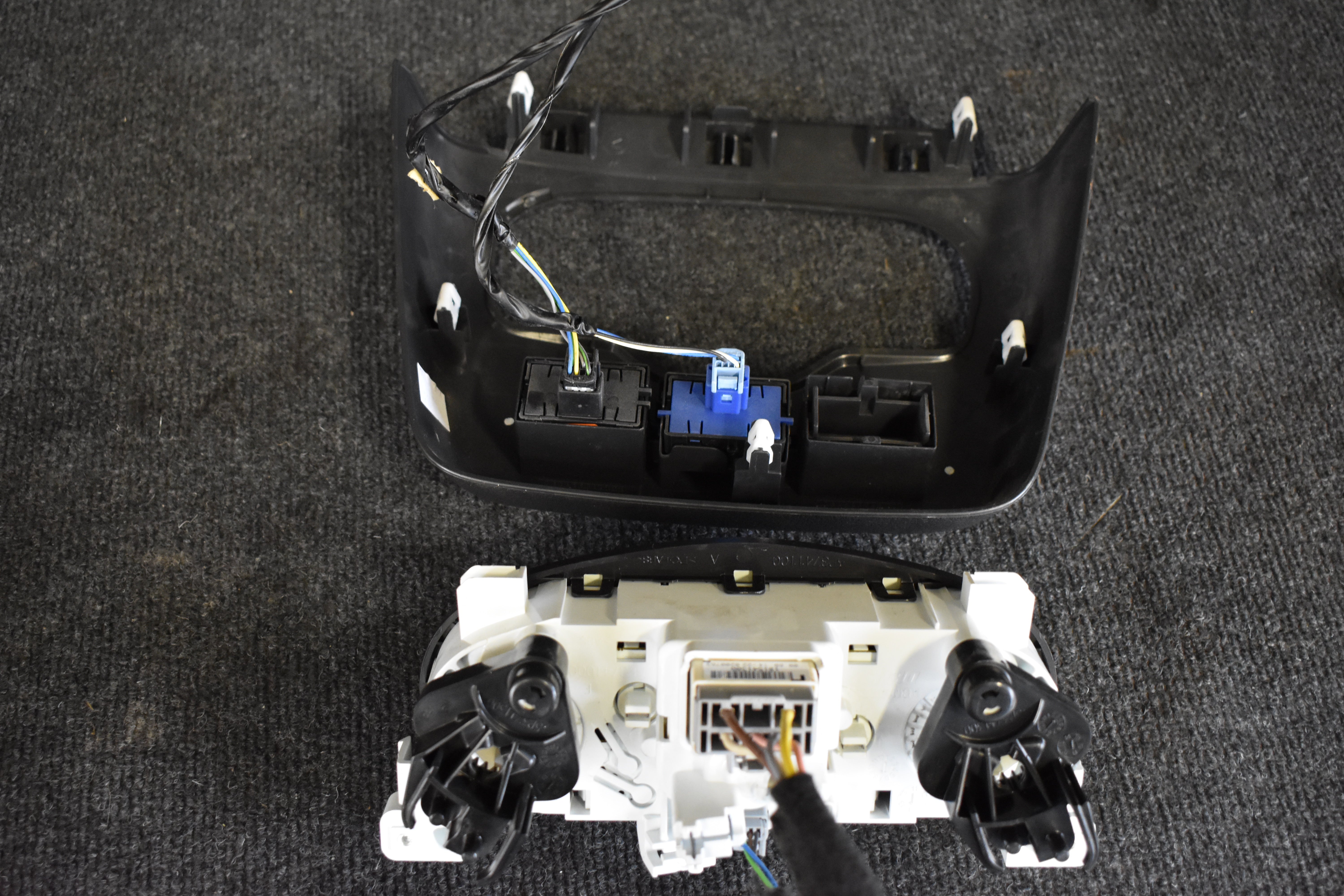 Renault Heizung Bedienpaneel 5P3741000 / Schalter(Rahmen) 275009445R