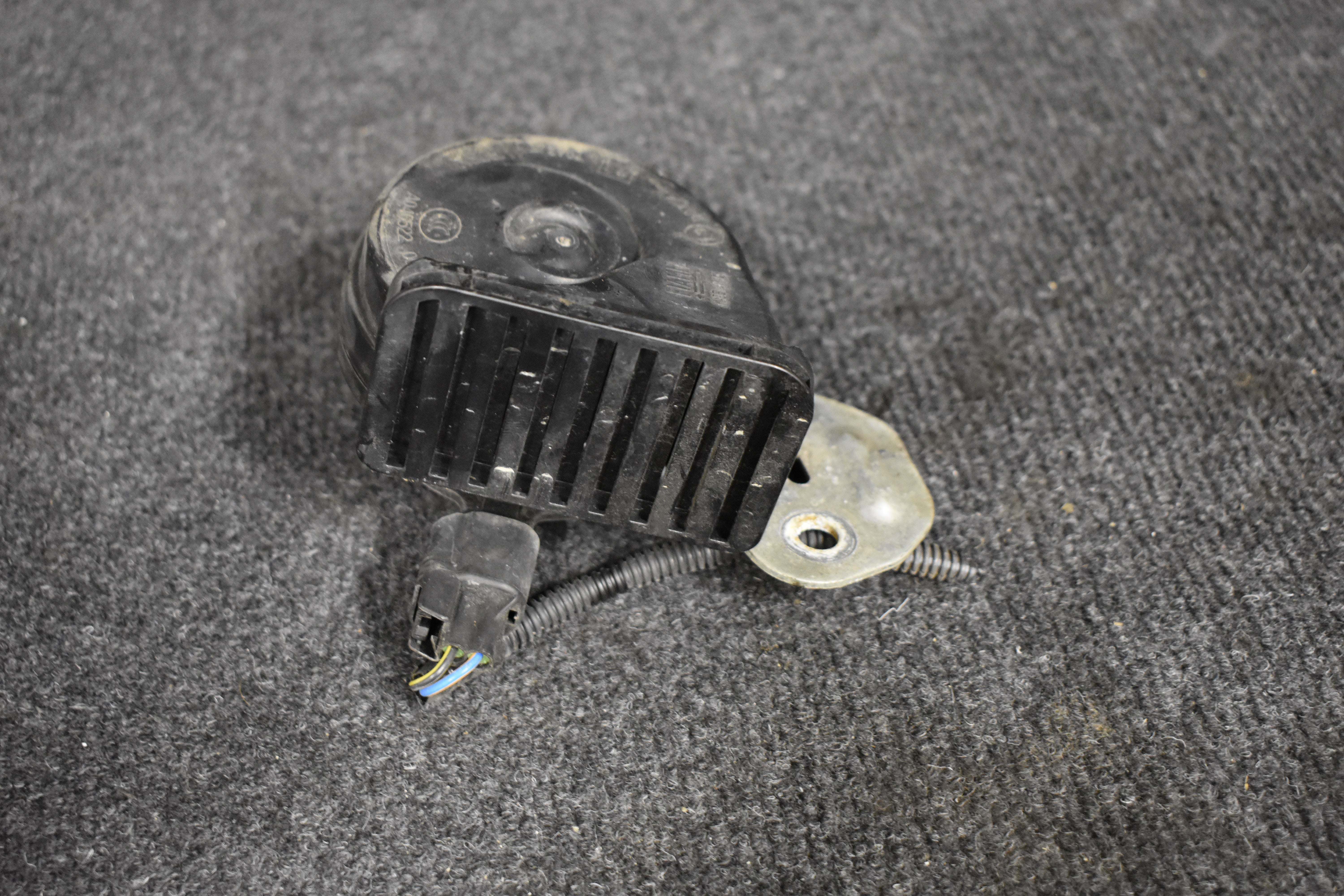 Ford Focus Hupe geschlossen Signalhorn 7042-AM80SX