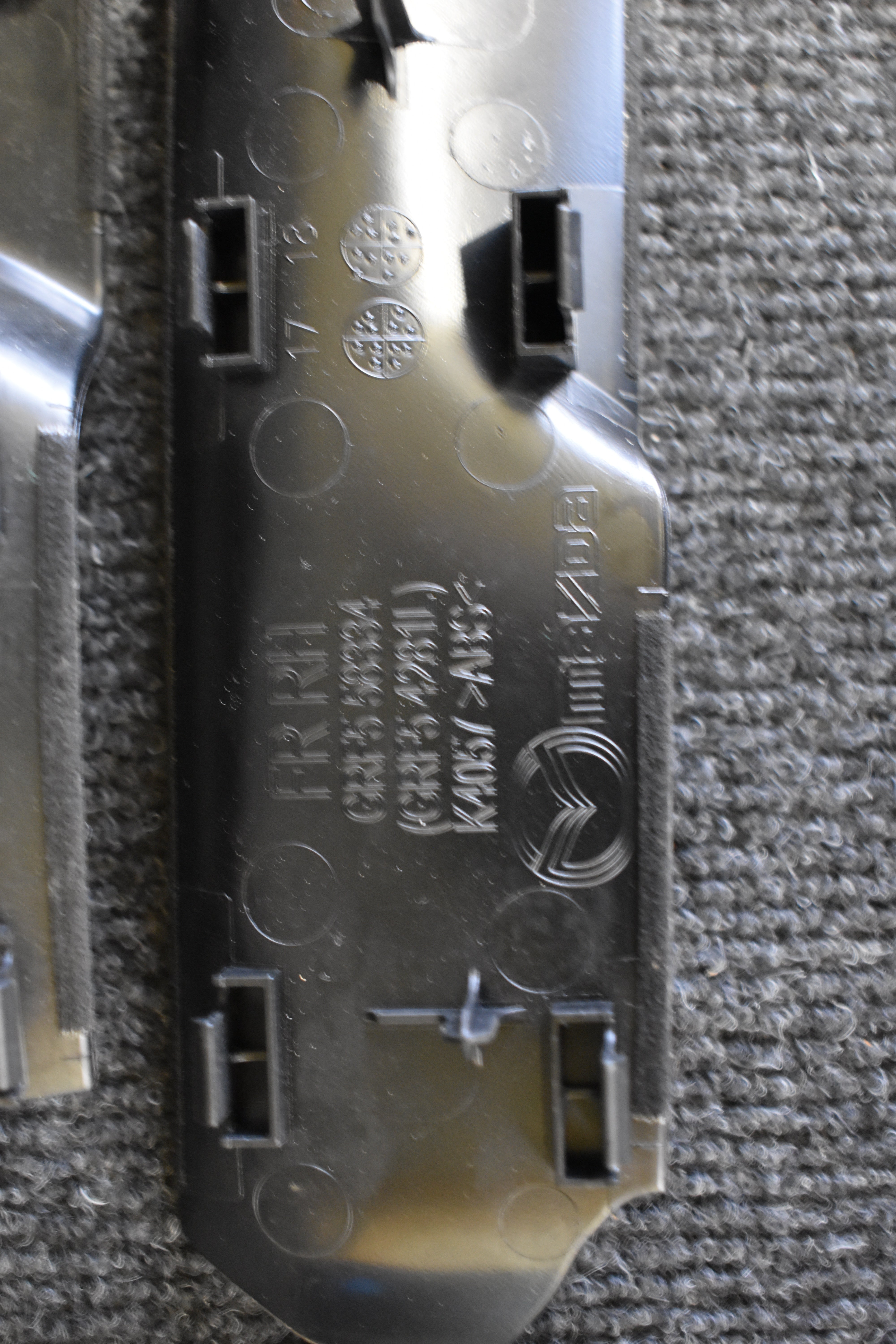 Mazda Armaturenbrettverkleidung GRE8 58334 / GRE8 59334 / GRF5 58334