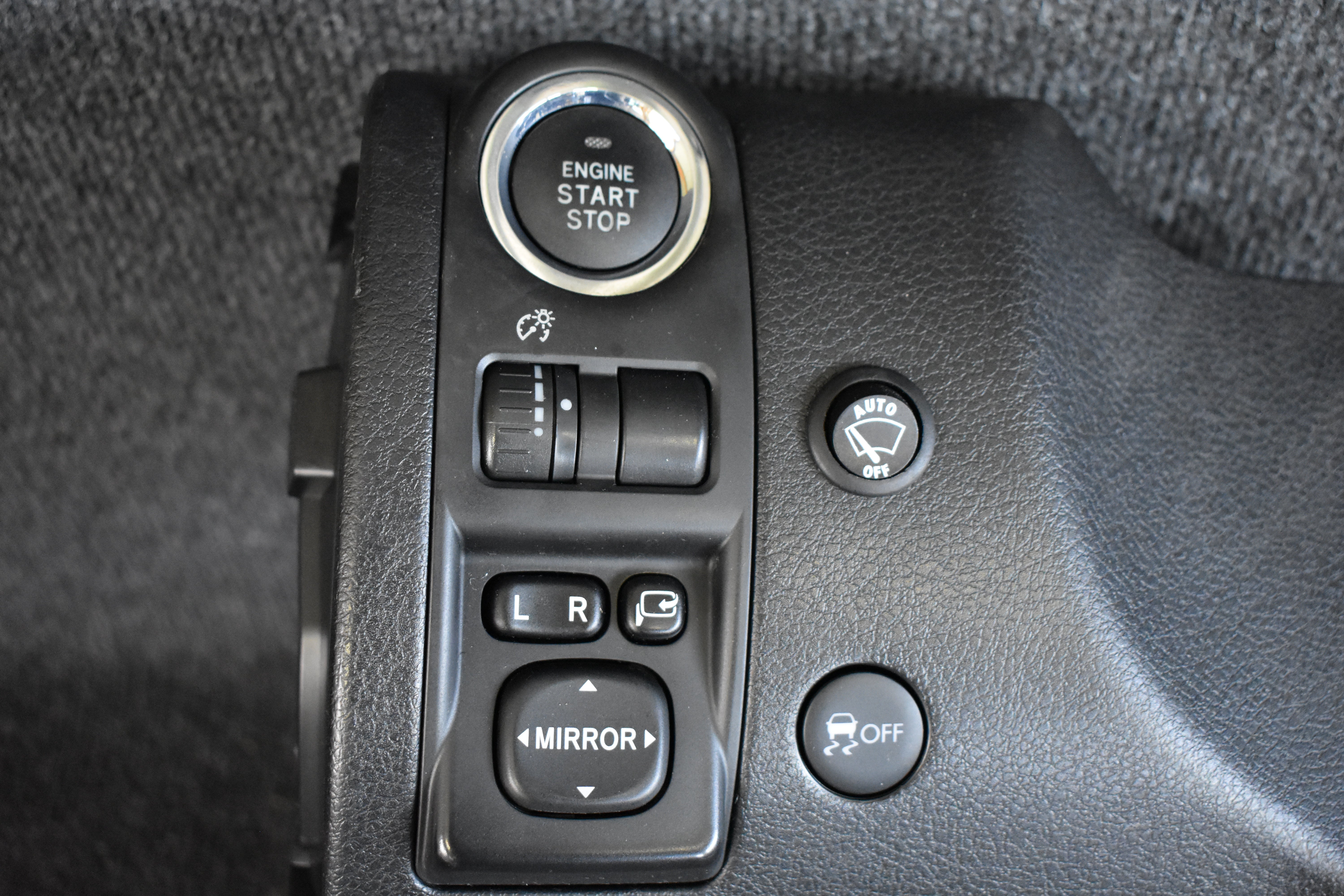 Subaru 66075FG010 Armaturenbrett Verkleidung links unten