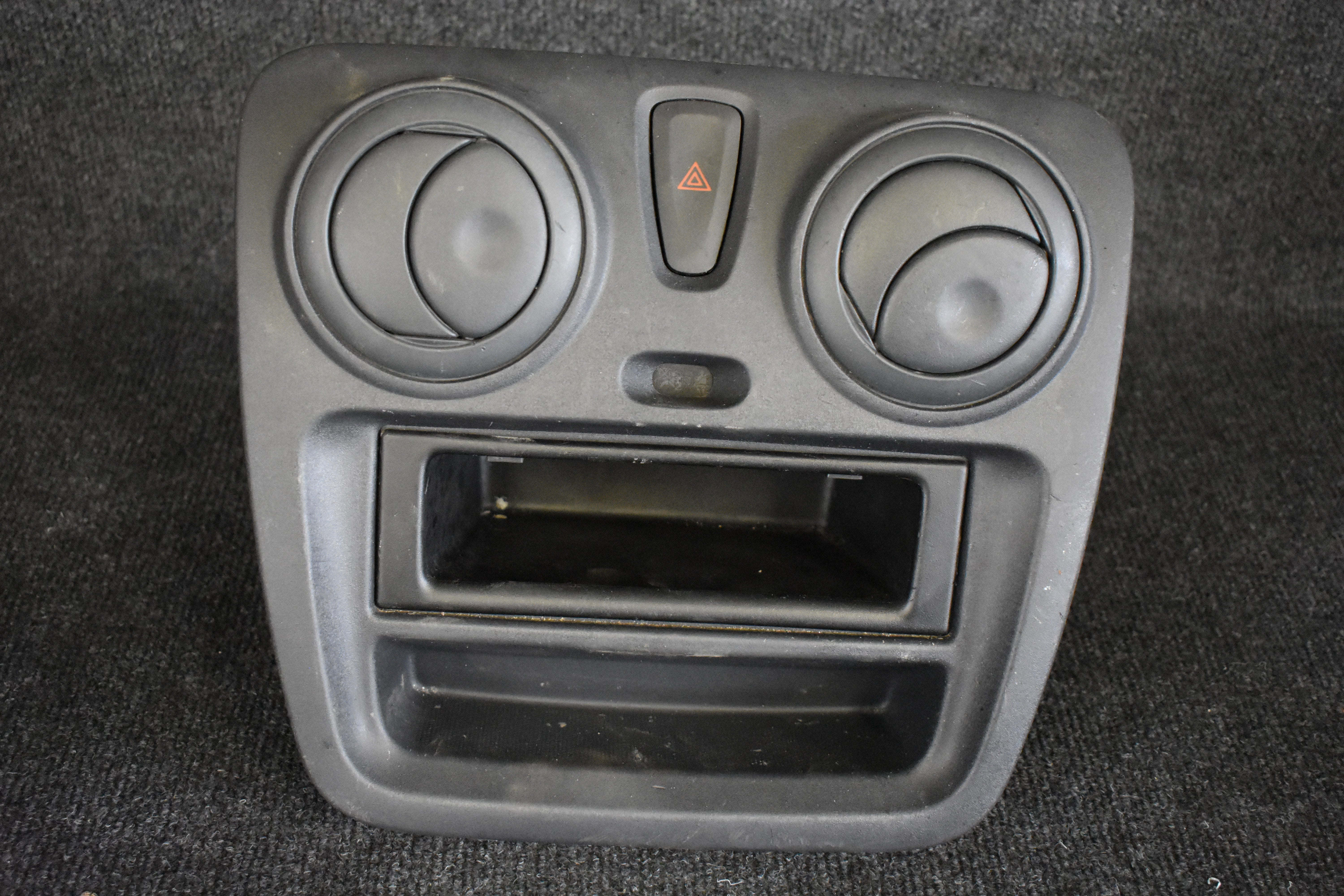 Renault 682603245R Verkleidung / 684750562R Stau Fach