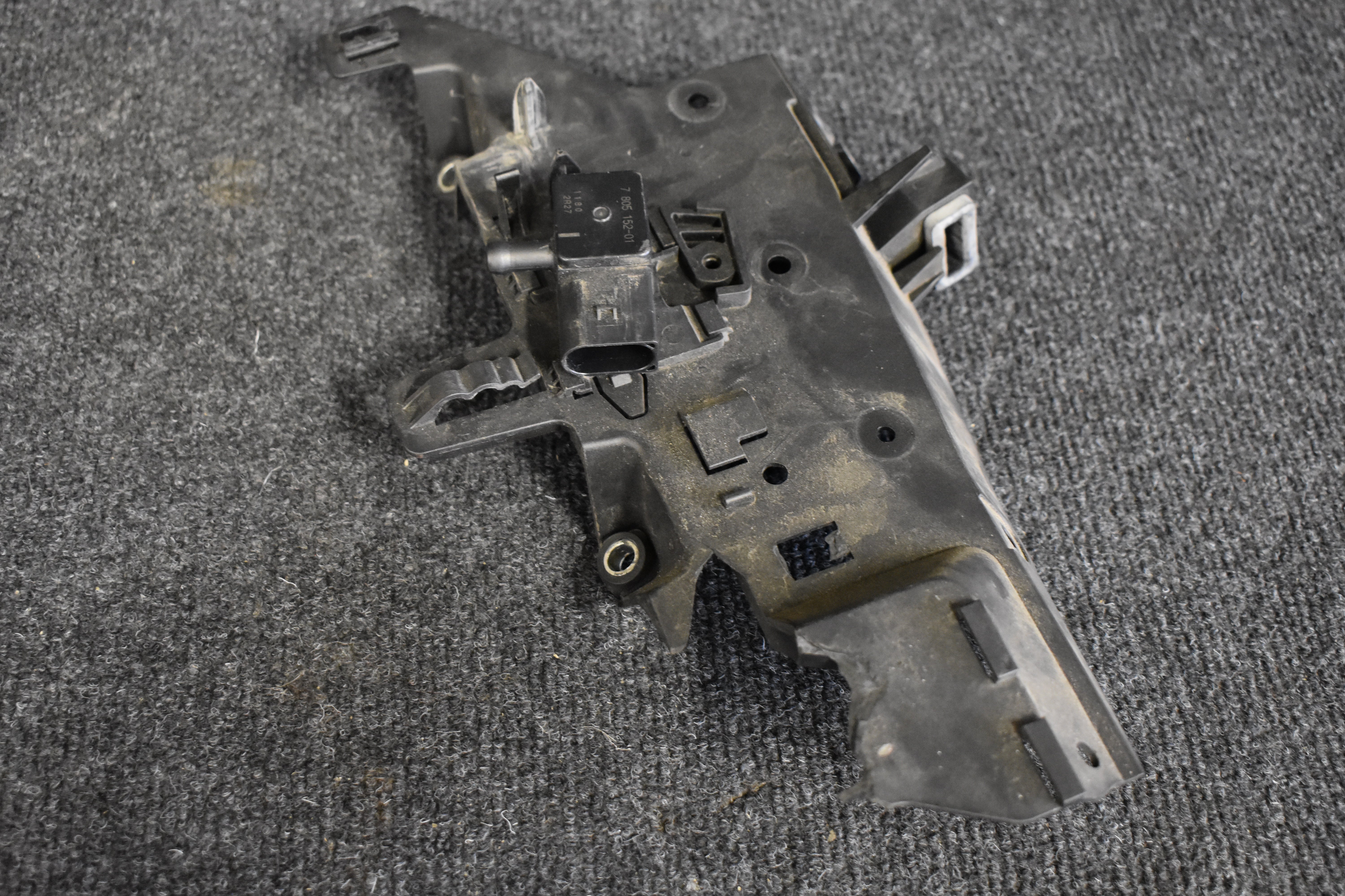 BMW Kunststoffhalterung  Halterung 7 811 112