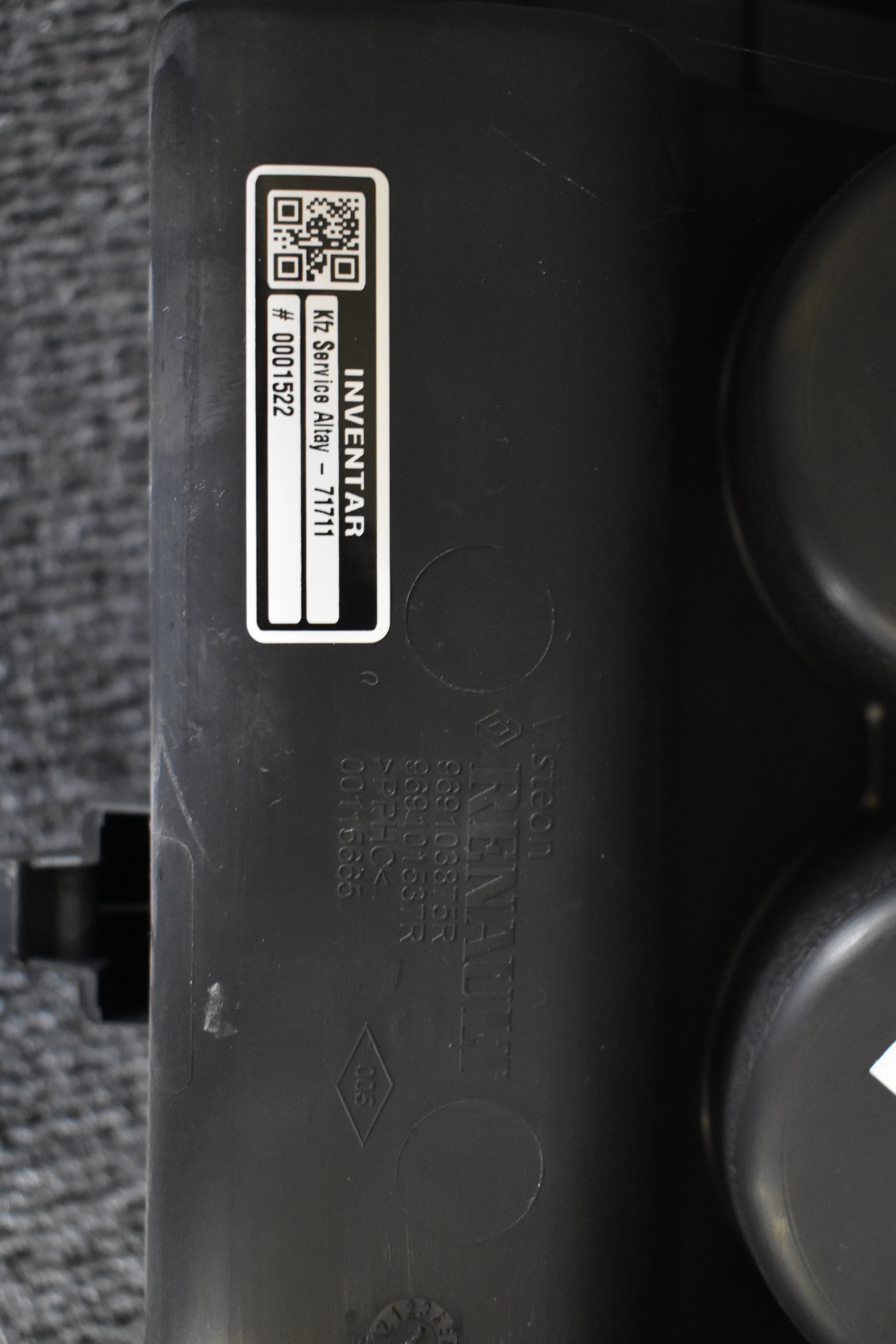 Renault 969103875R Mittel Konsole vorne