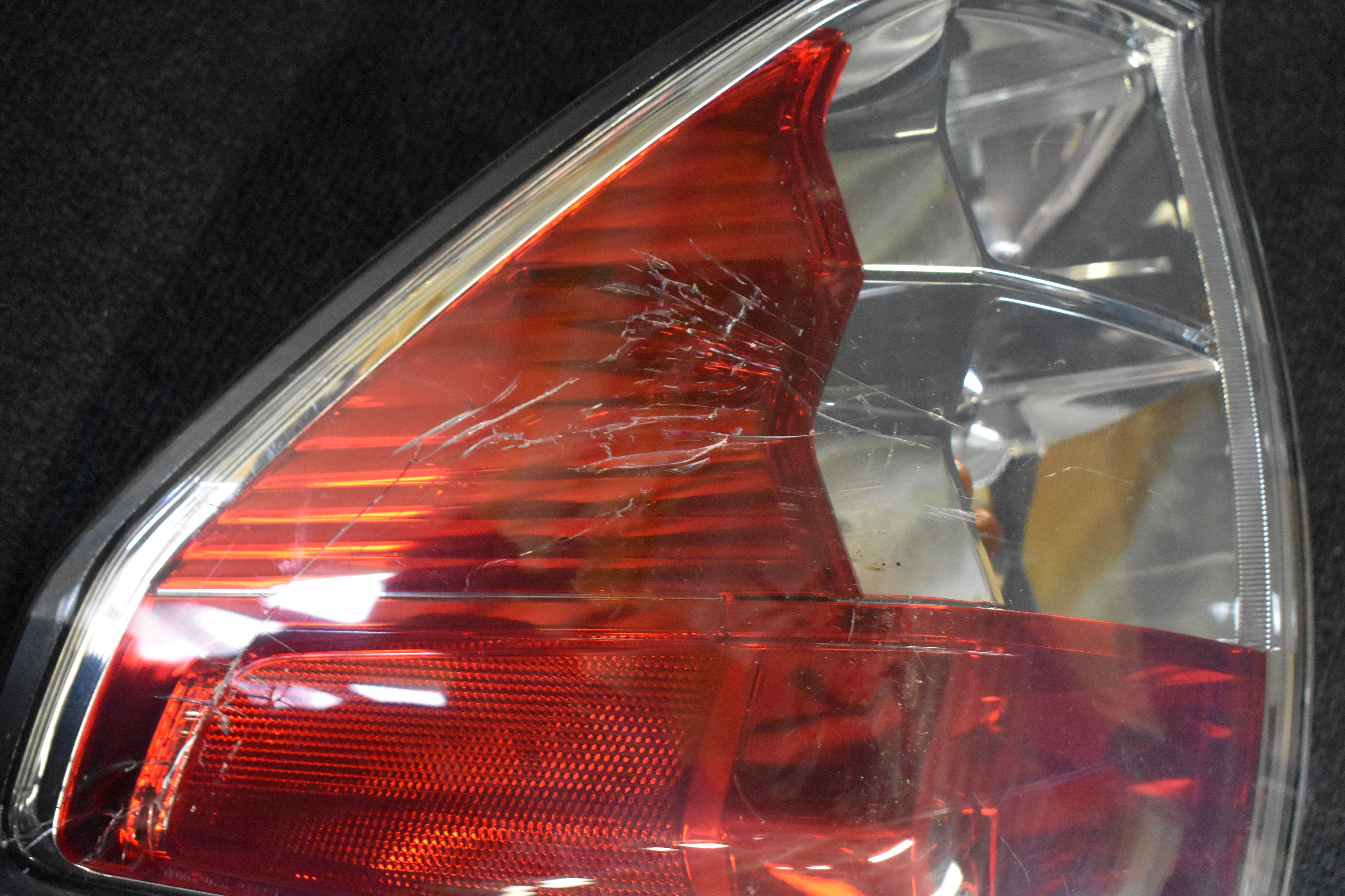 Subaru Forester 220-20046 Rückleuchte Rechts (Kratzer)