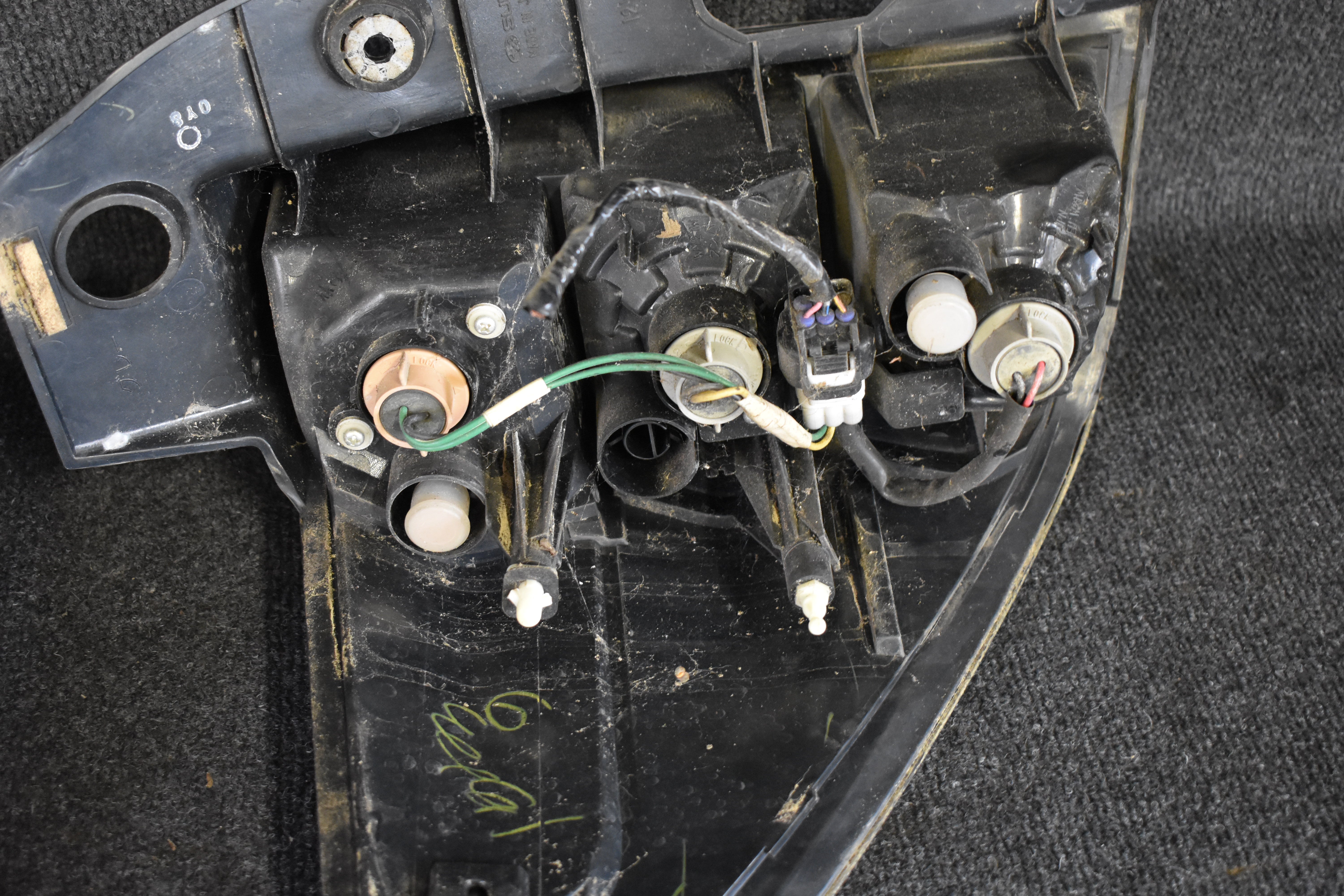 Subaru Forester 220-20046 Rückleuchte Rechts (Kratzer)