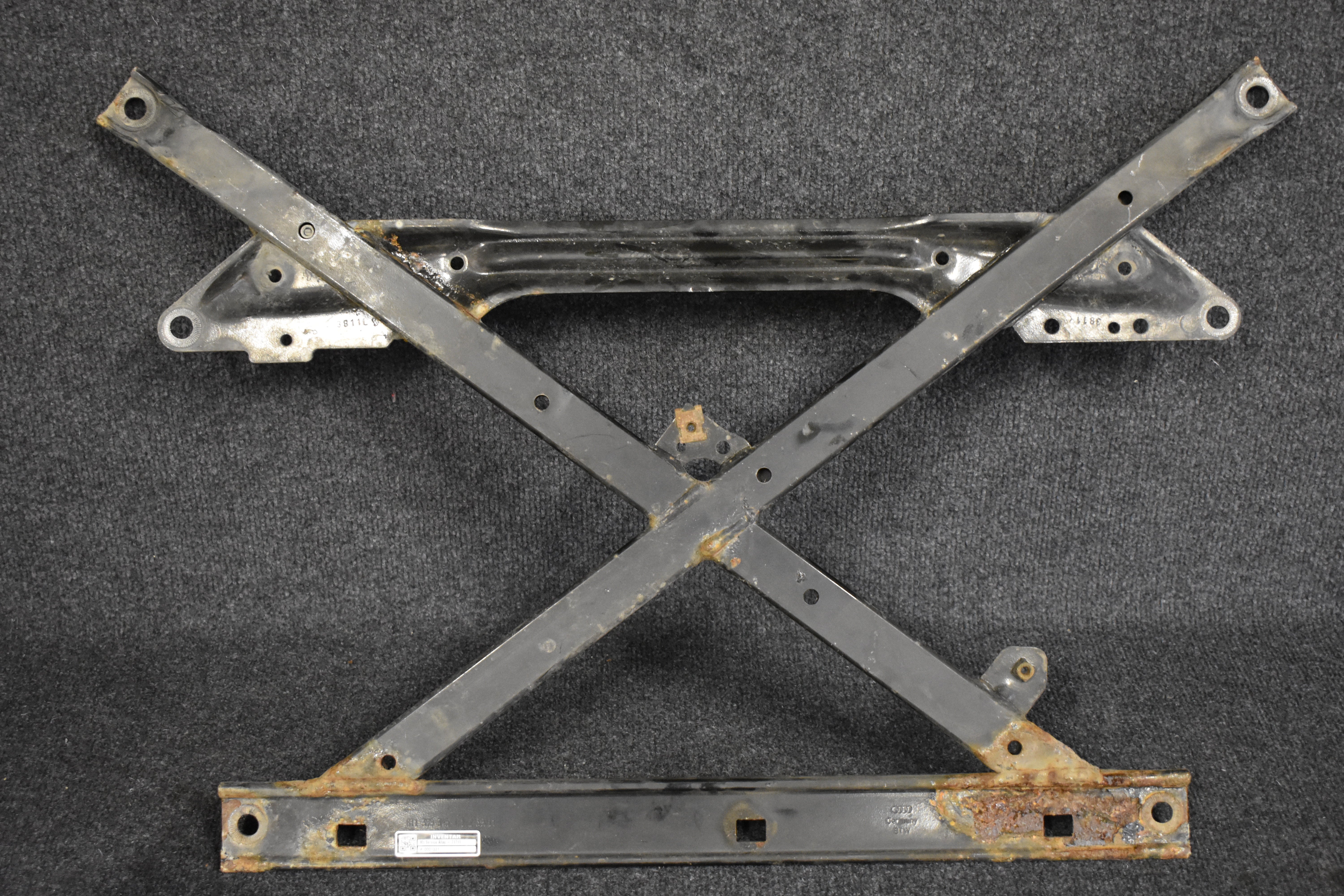 Audi A4 B8 Domstrebe für Aggregate träger