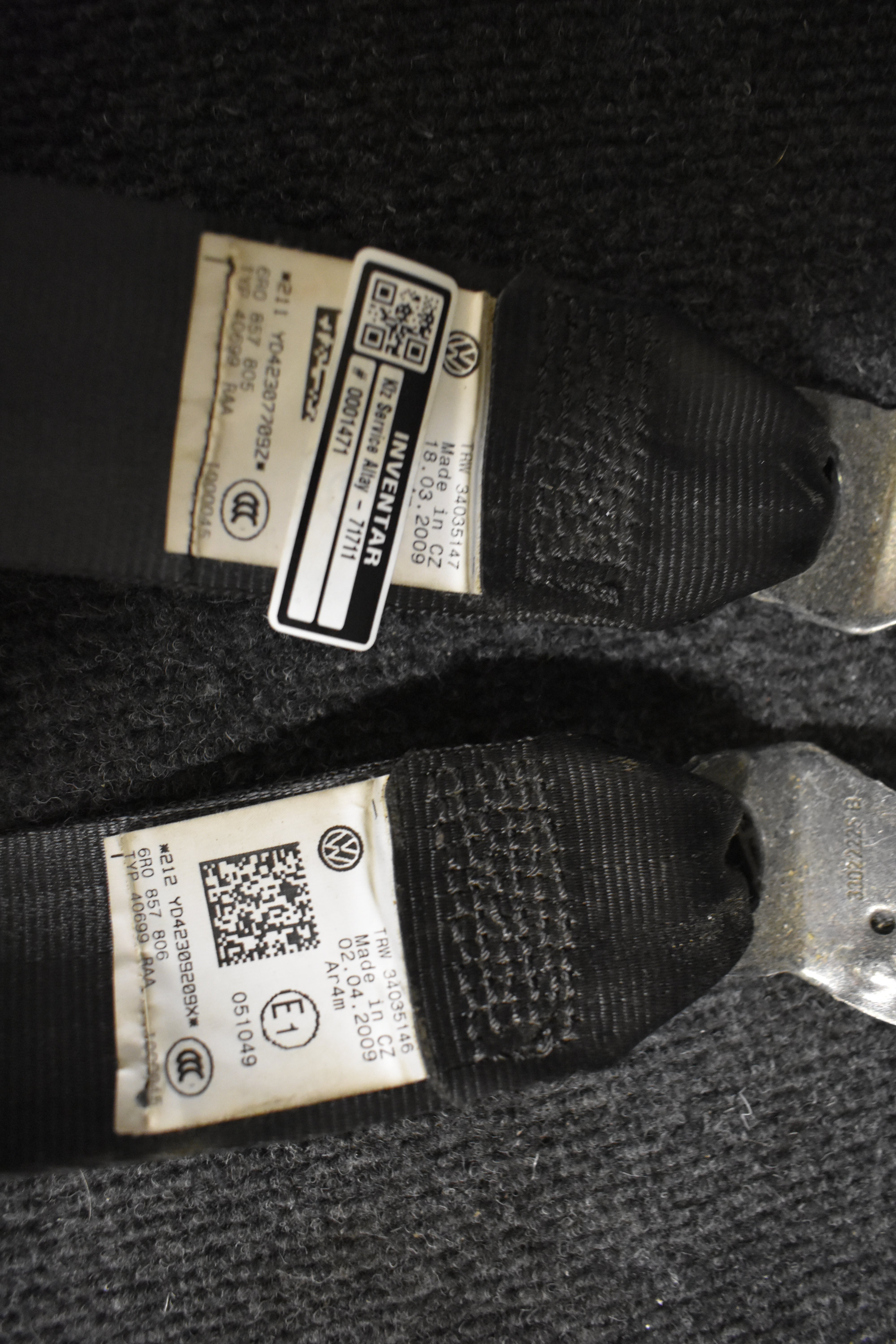 Volkswagen Polo Sicherheitsgurt Rechts und Links 6R0857806 / 6R0857805