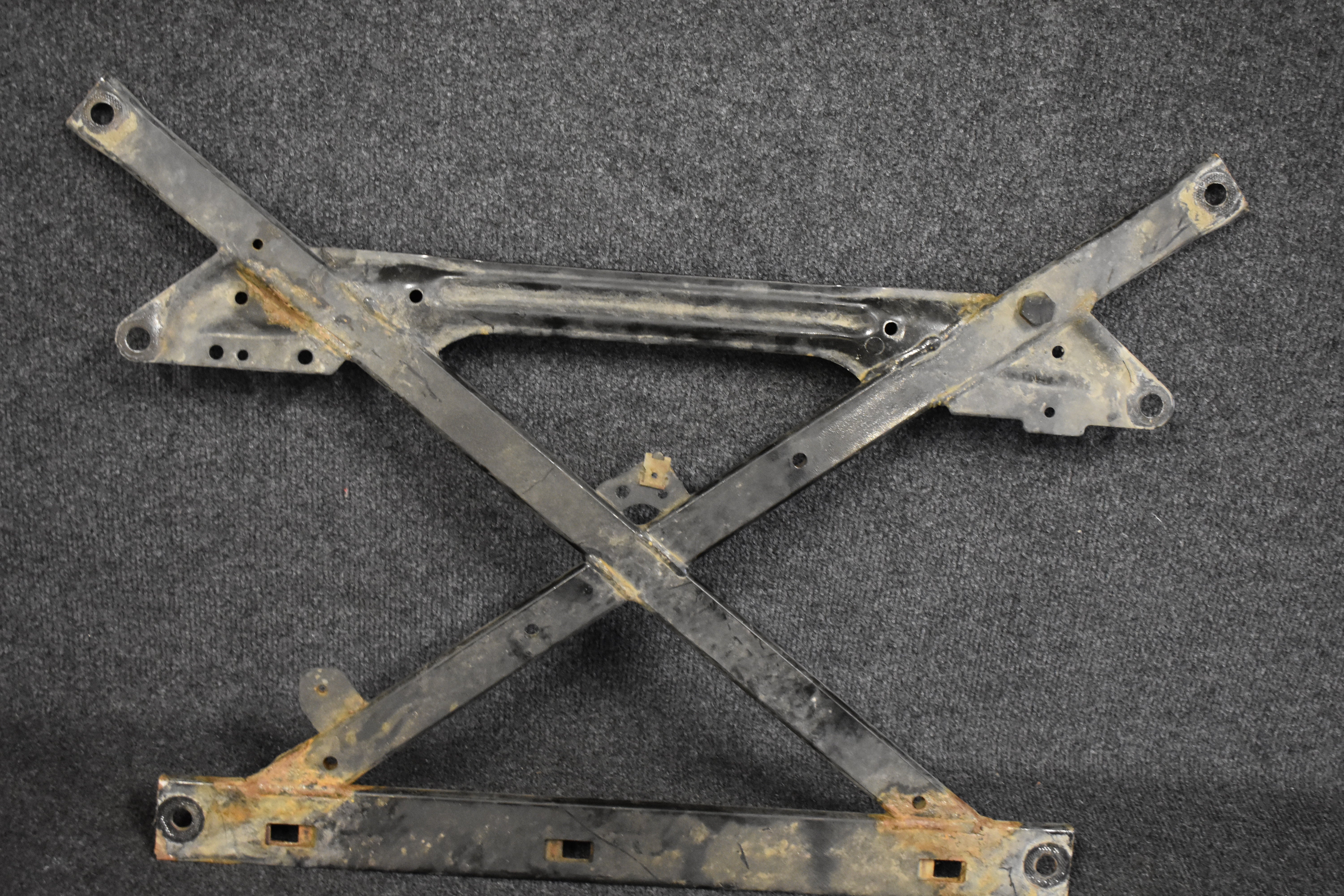 Audi A4 B8 Domstrebe für Aggregate träger