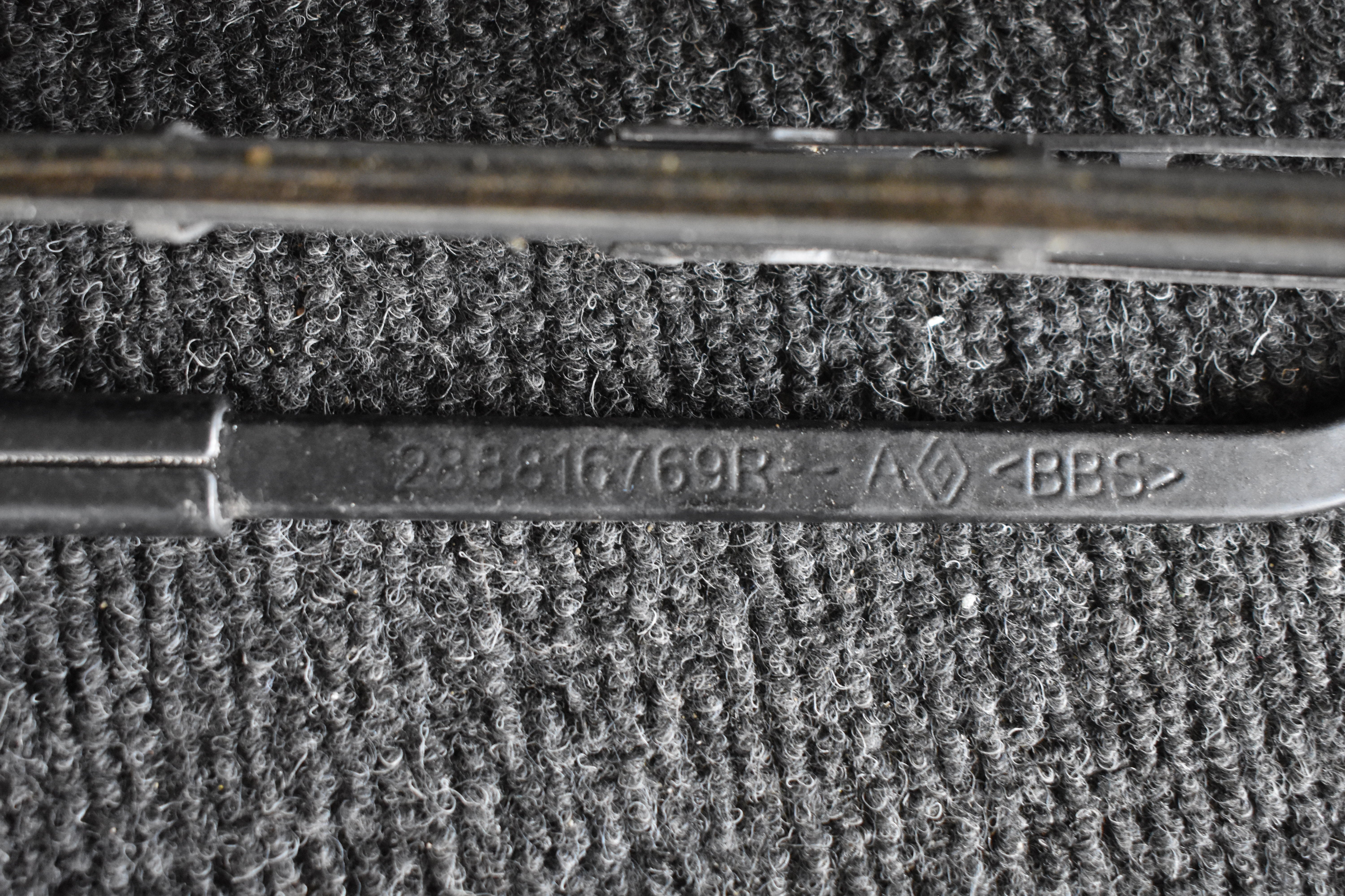 Renault 288869061R / 288816769R Wischerarm Vorne Rechts Links