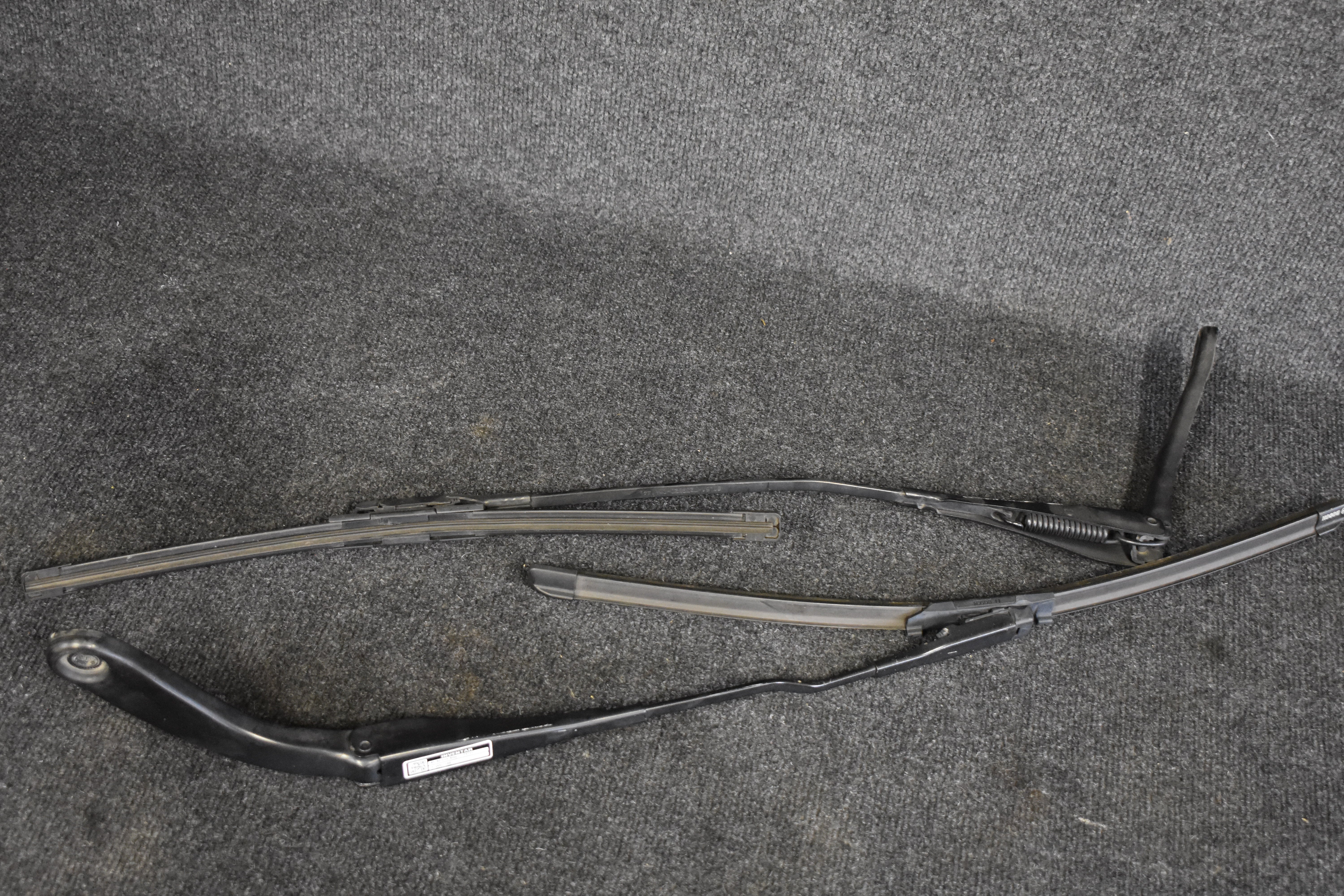 BMW Scheibenwischerarm vorne Rechts und Links 7239519-05