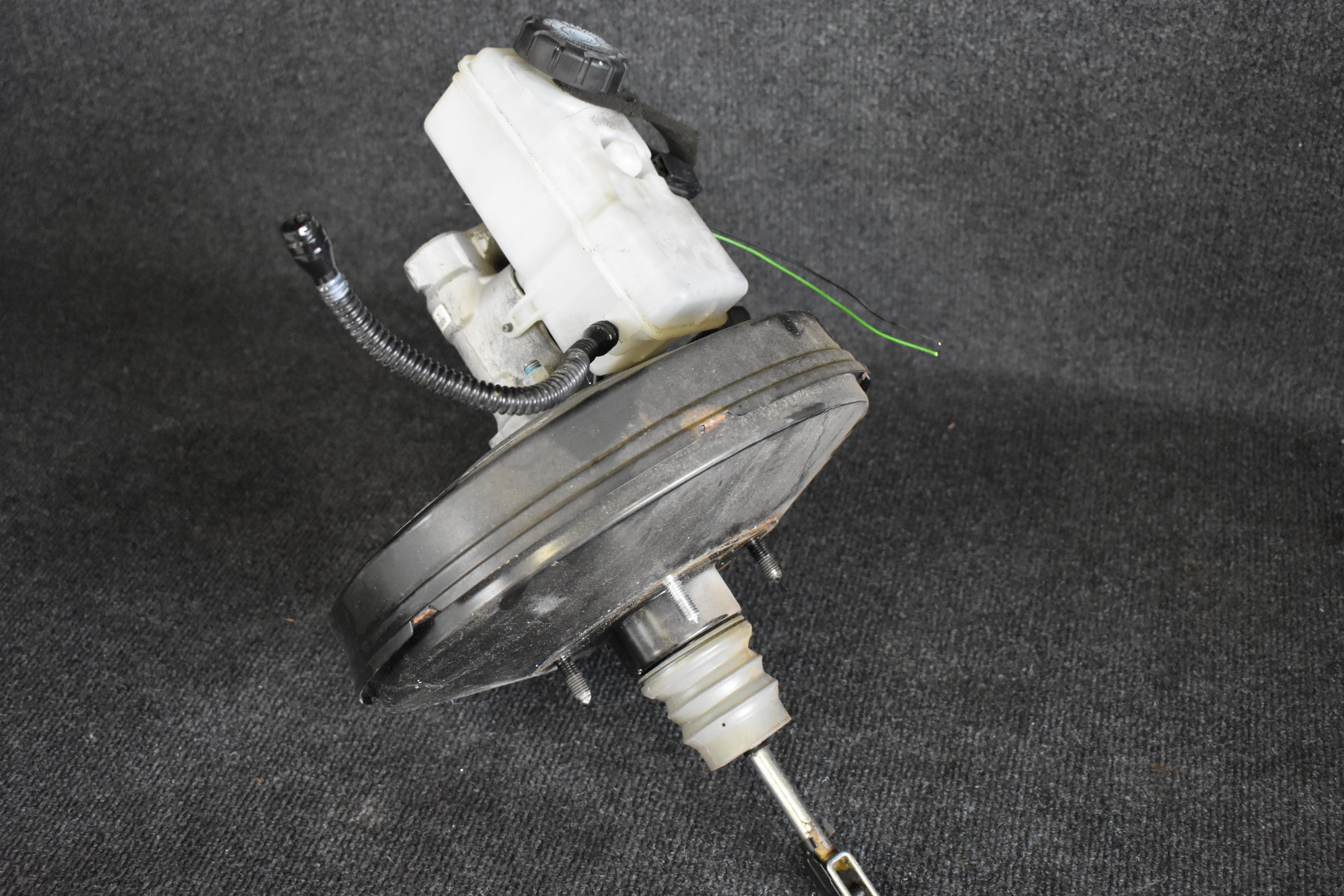 Renault Bremskraftverstärker 472107999R