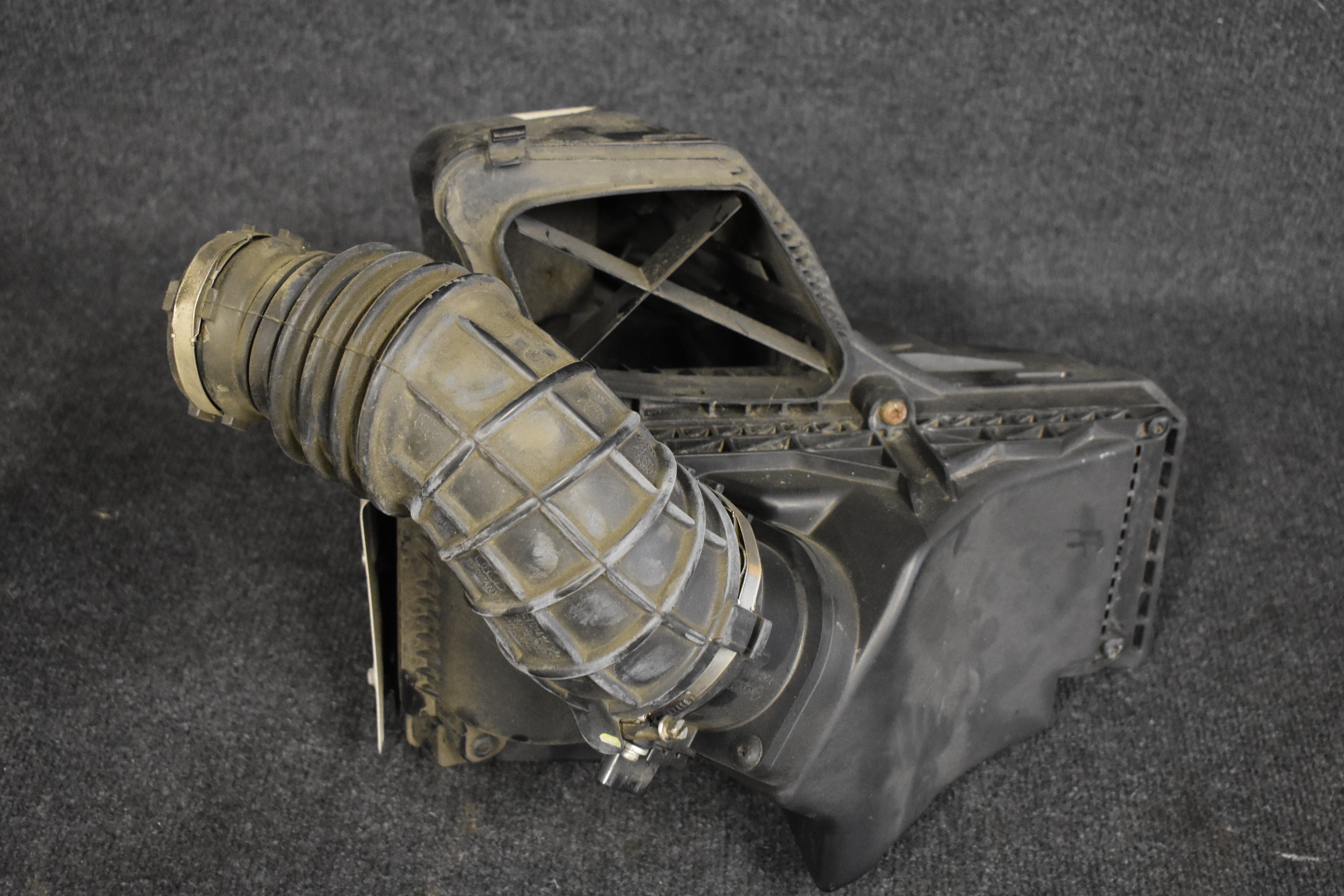 Audi A4 B8 Luftfilterkasten Luftfiltergehäuse