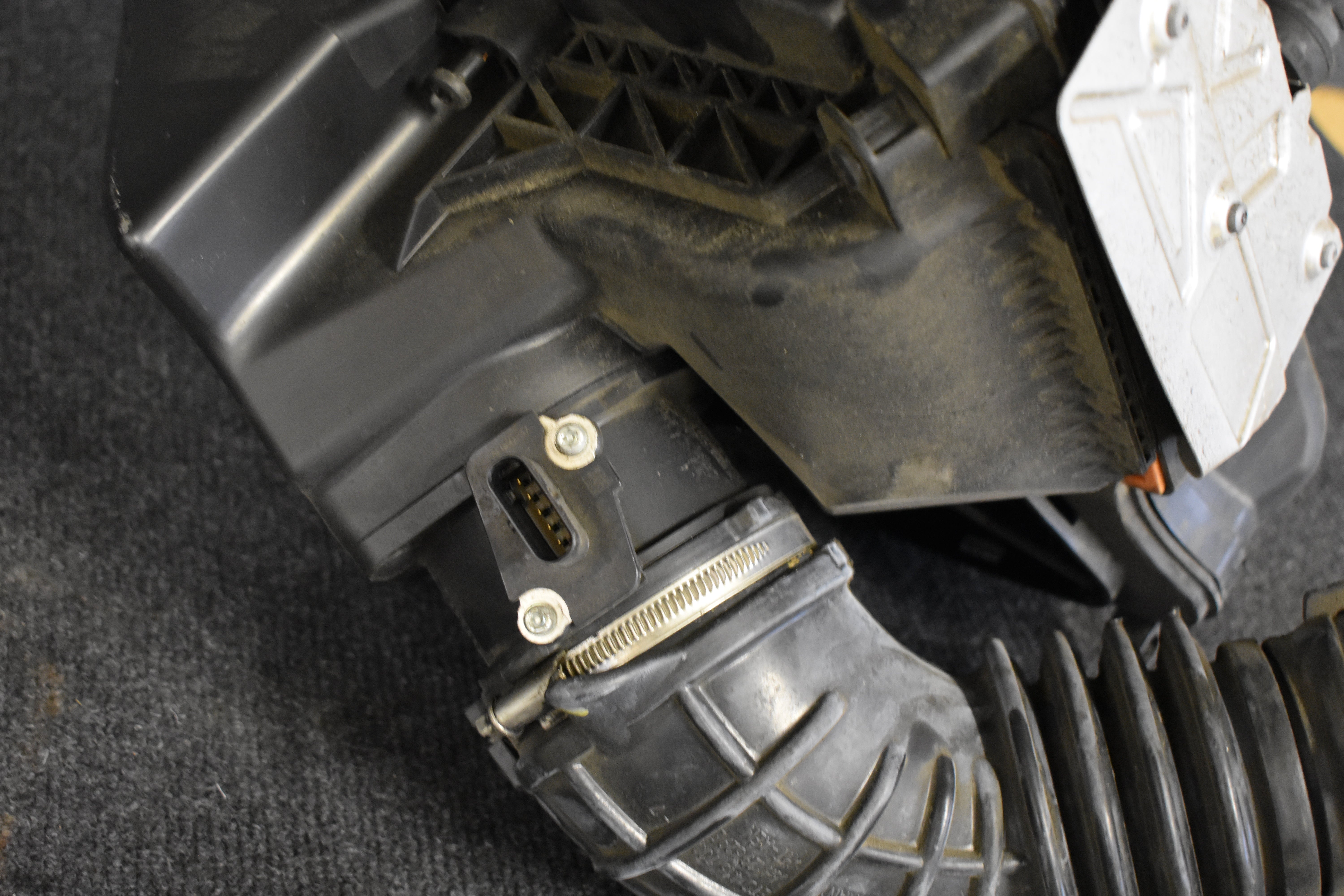 Audi A4 B8 Luftfilterkasten Luftfiltergehäuse