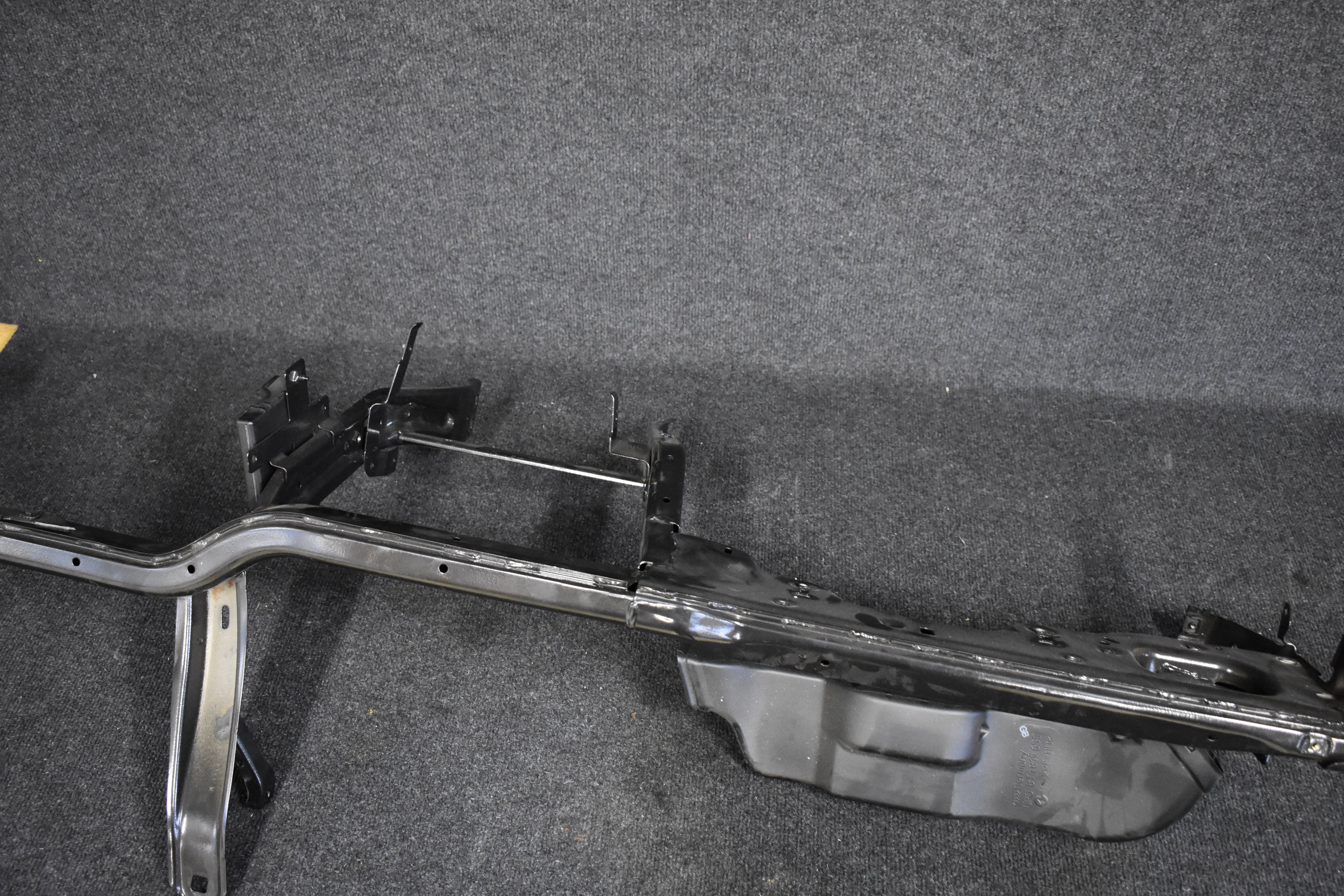 Audi A4 8K A5 8T Querträger Schalttafel  Halter Träger Armaturenbrett