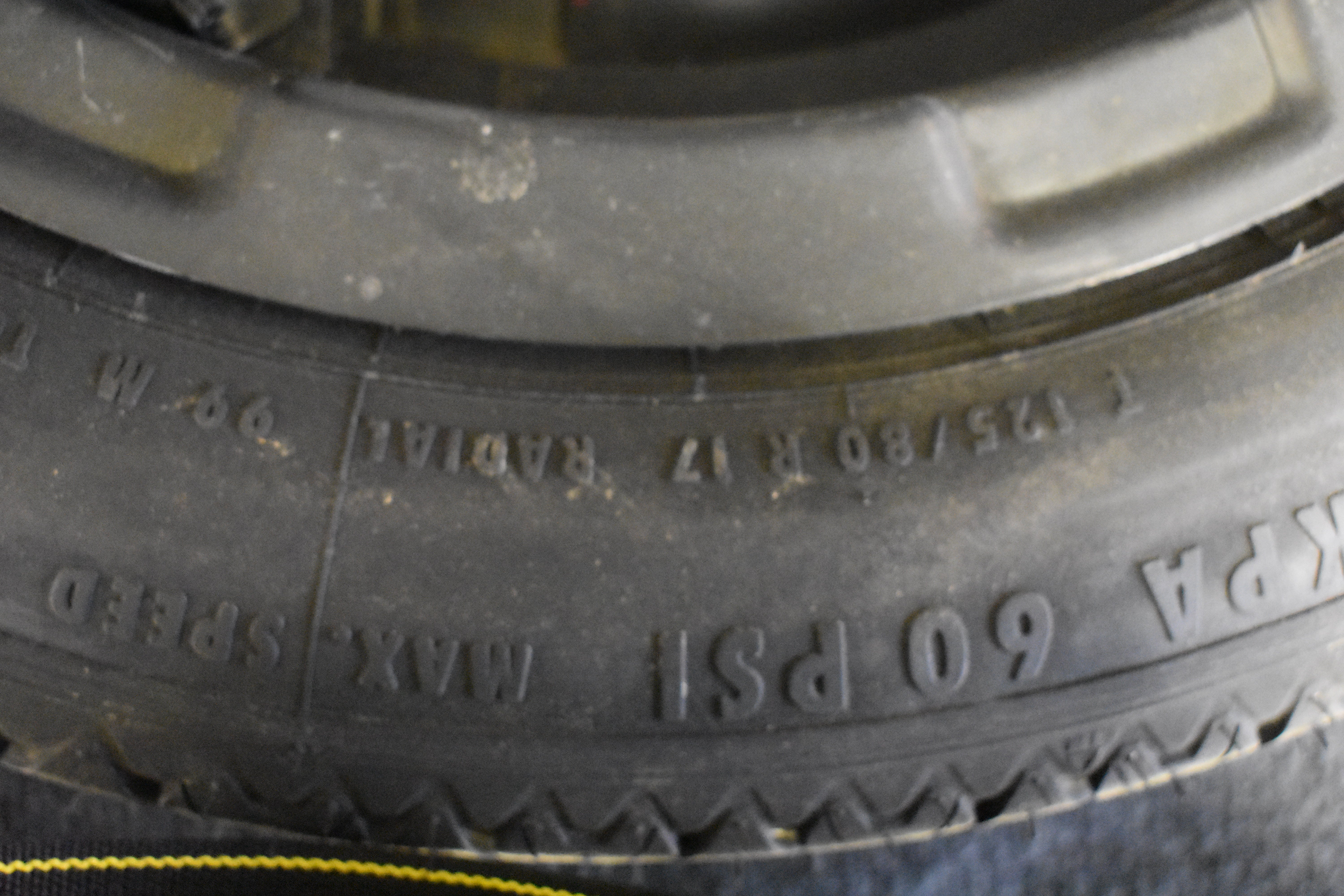 Mercedes Benz ERSATZREIFEN+WAGENHEBER+SCHLÜSSEL+SCHRAUBEN