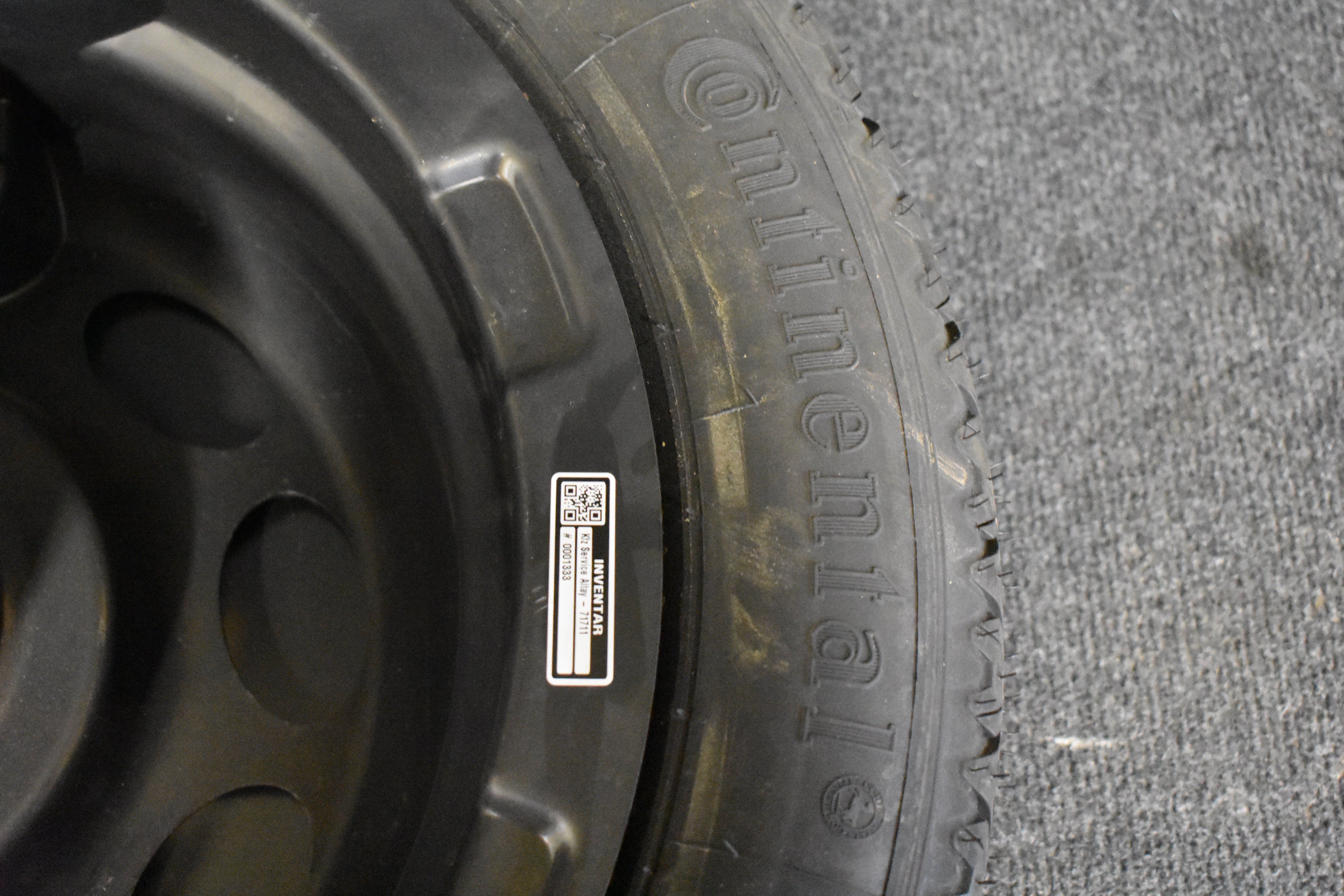 Mercedes Benz ERSATZREIFEN+WAGENHEBER+SCHLÜSSEL+SCHRAUBEN