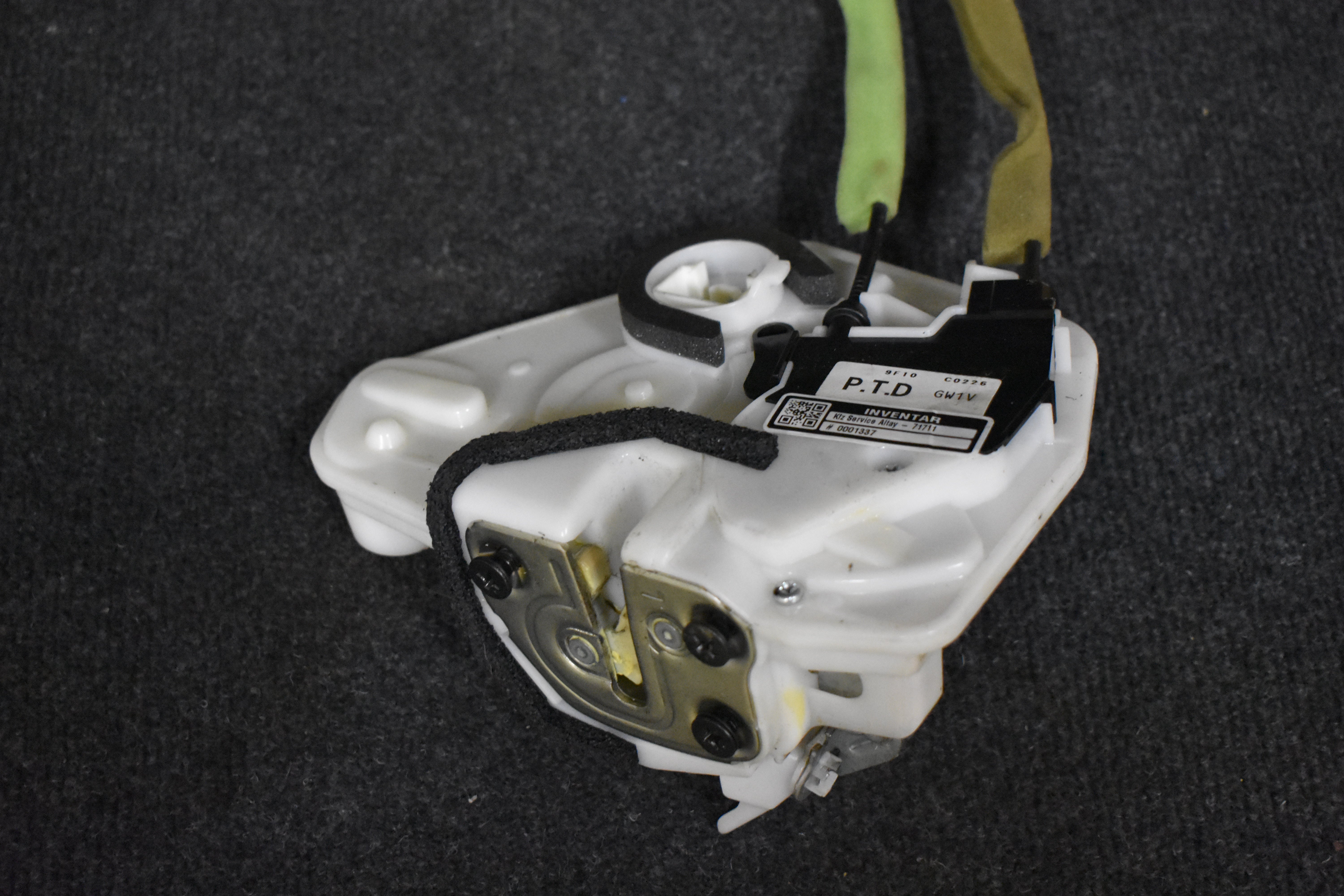 Mazda Links und Rechts Hinten Türgriffe Schlosskasten Türschloss