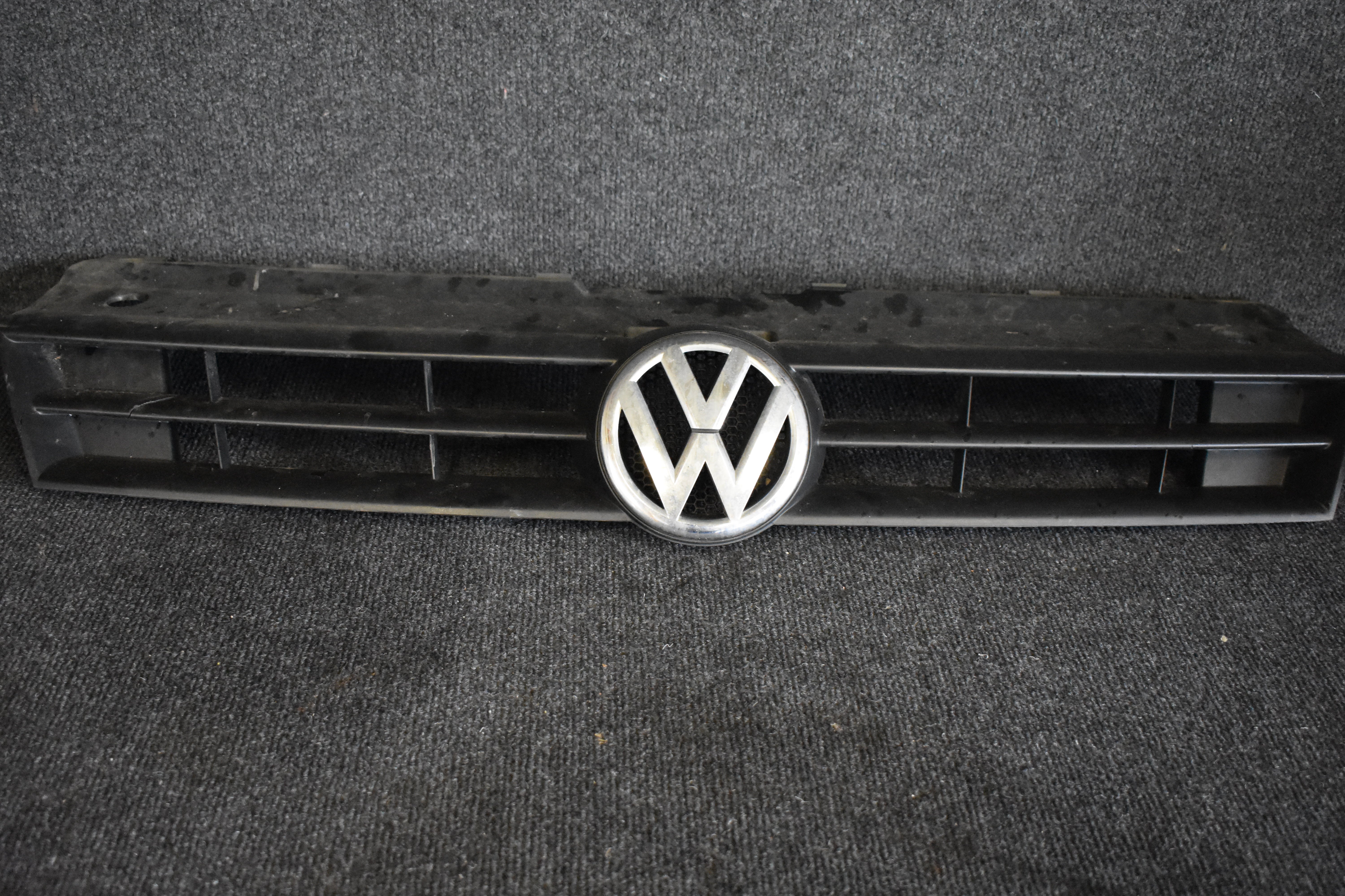 Volkswagen Polo Kühlergrill Emblem 6R0853651