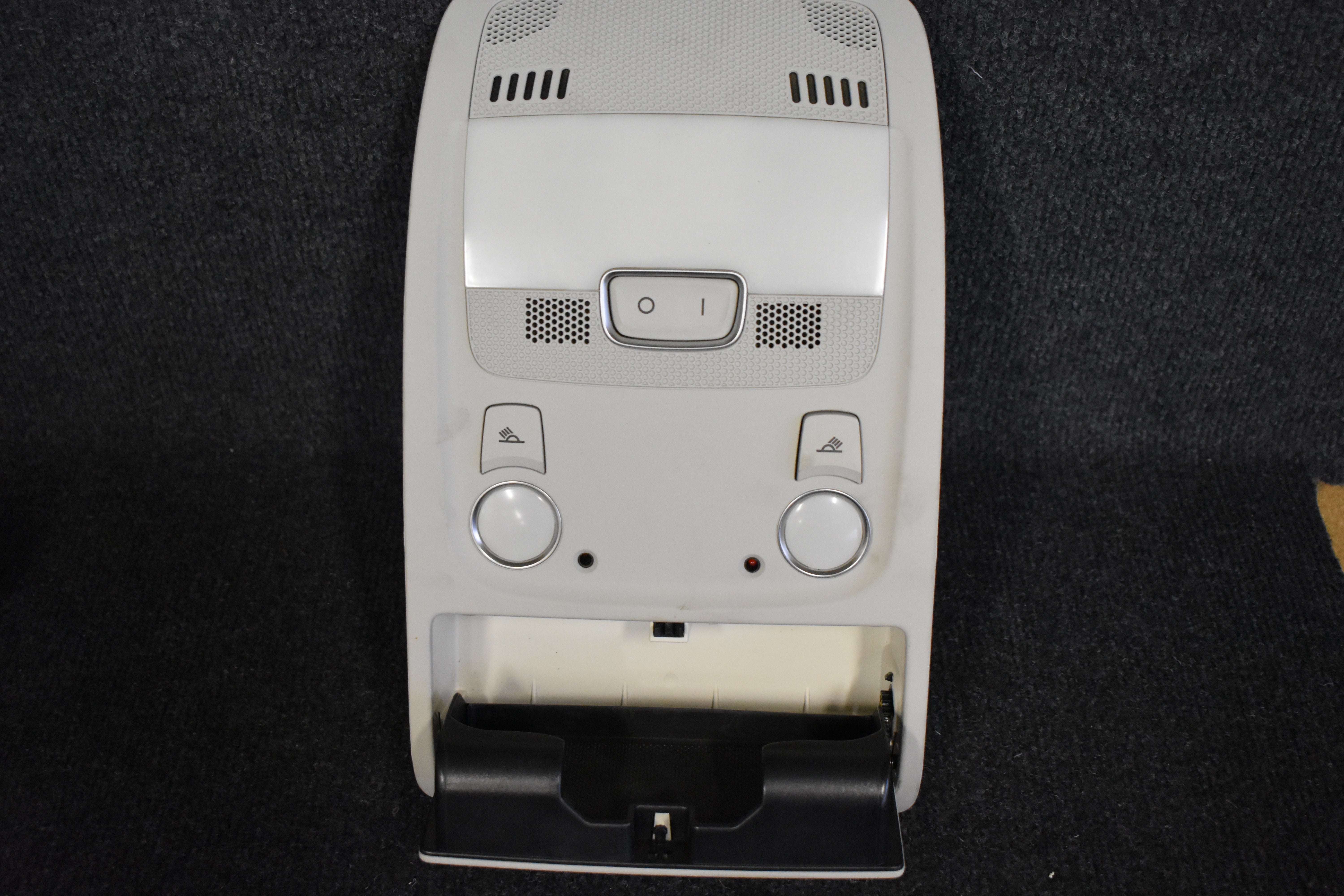 Audi A4 B8 A5 I 8t Innenraumbeleuchtung 8T0947135BF Original