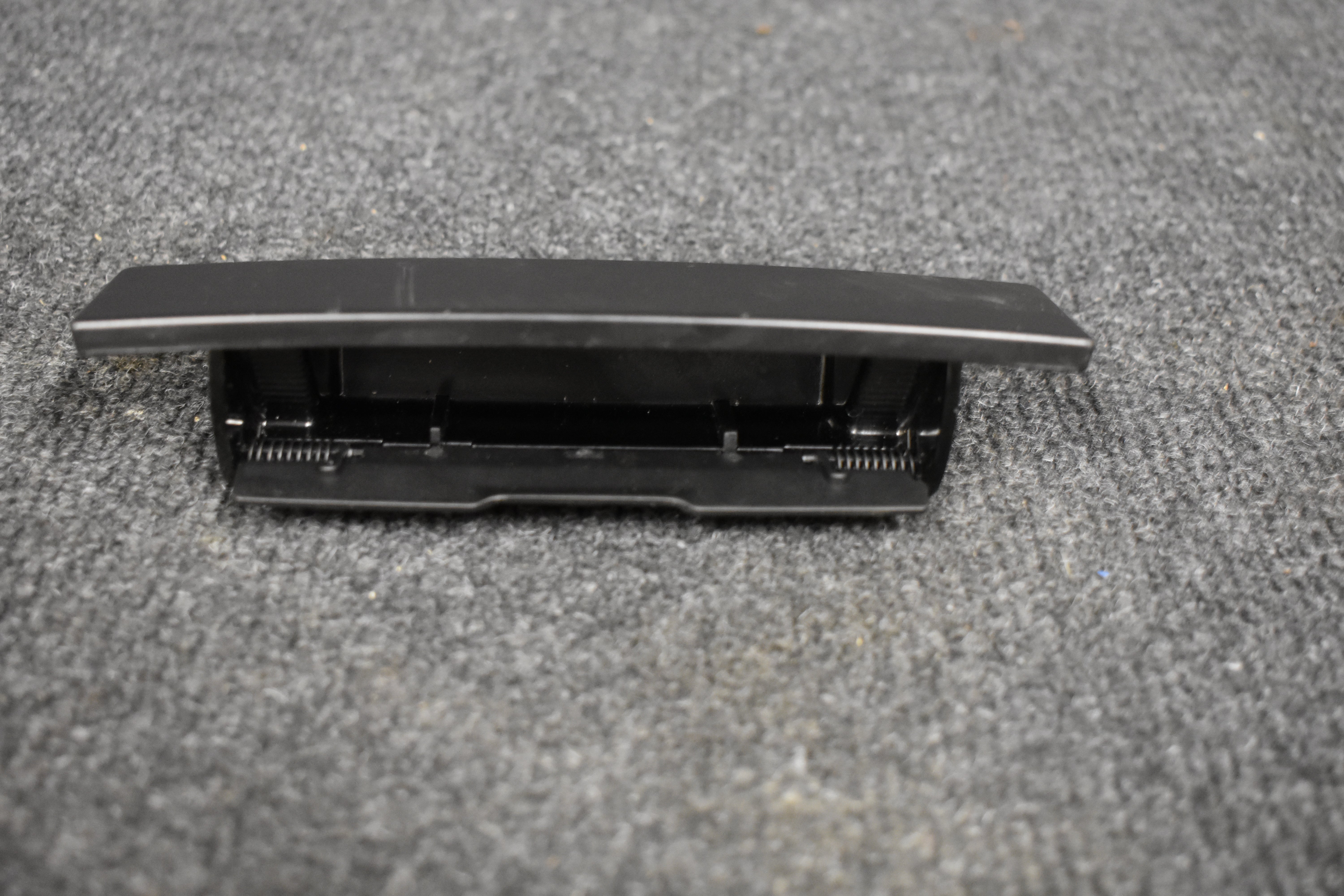 Audi A4 B8 Aschenbecher hinten