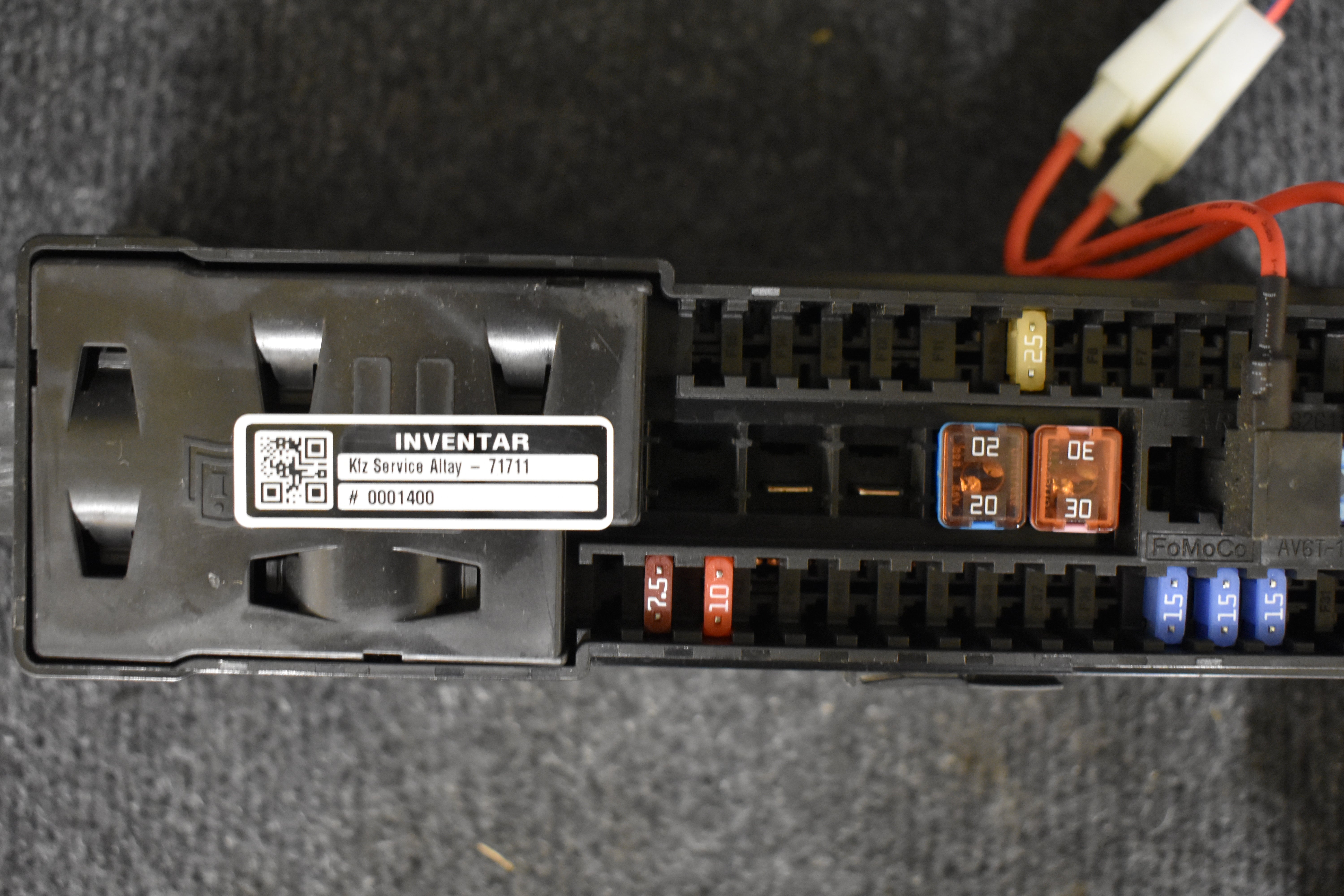 Ford Focus Sicherungskasten Relaiskasten AV6T-14K131-AD